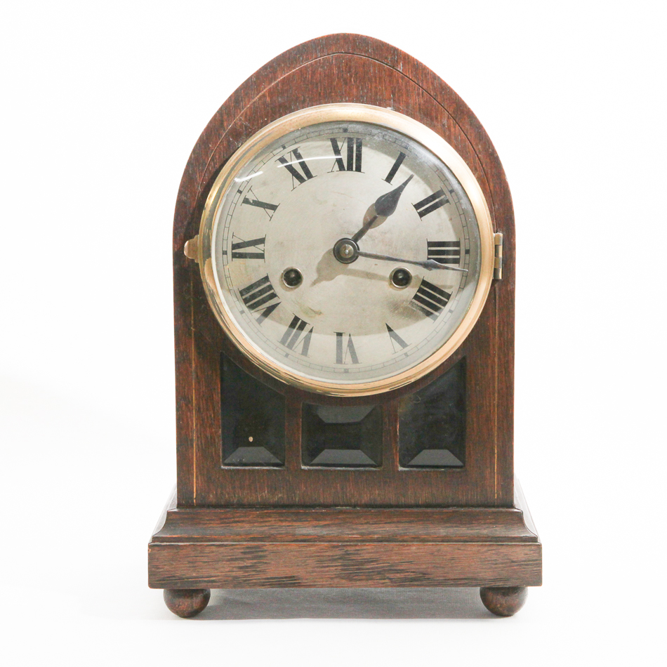 Edwardian striking mantel clock in inlaid mahogany case in the Gothic style