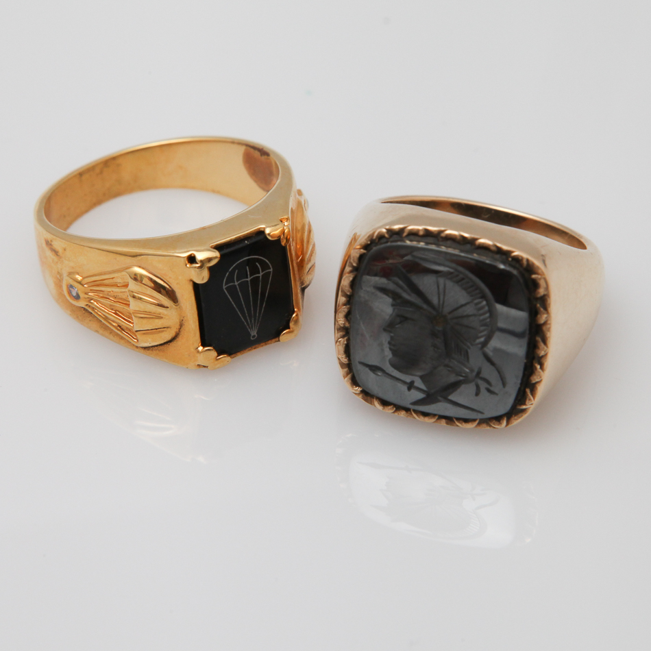 2 gents stone set signet rings, both test as 14 carat yellow gold, combined weight with stones in 27