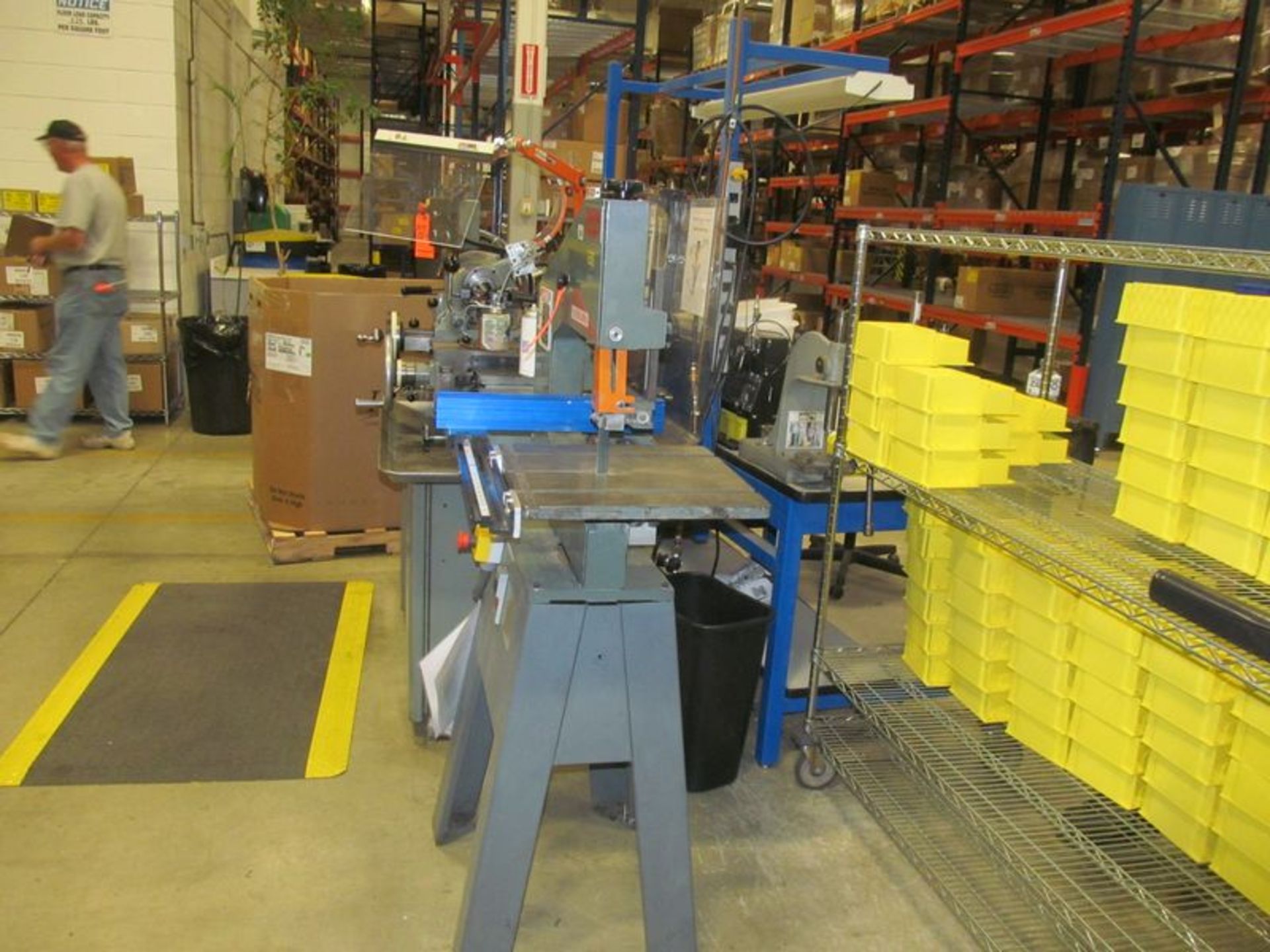 Dayton 16" vertical band saw, 1/2 HP, 1 PH, with 3 wheel cutting speed and Kreg precision band saw - Image 3 of 3