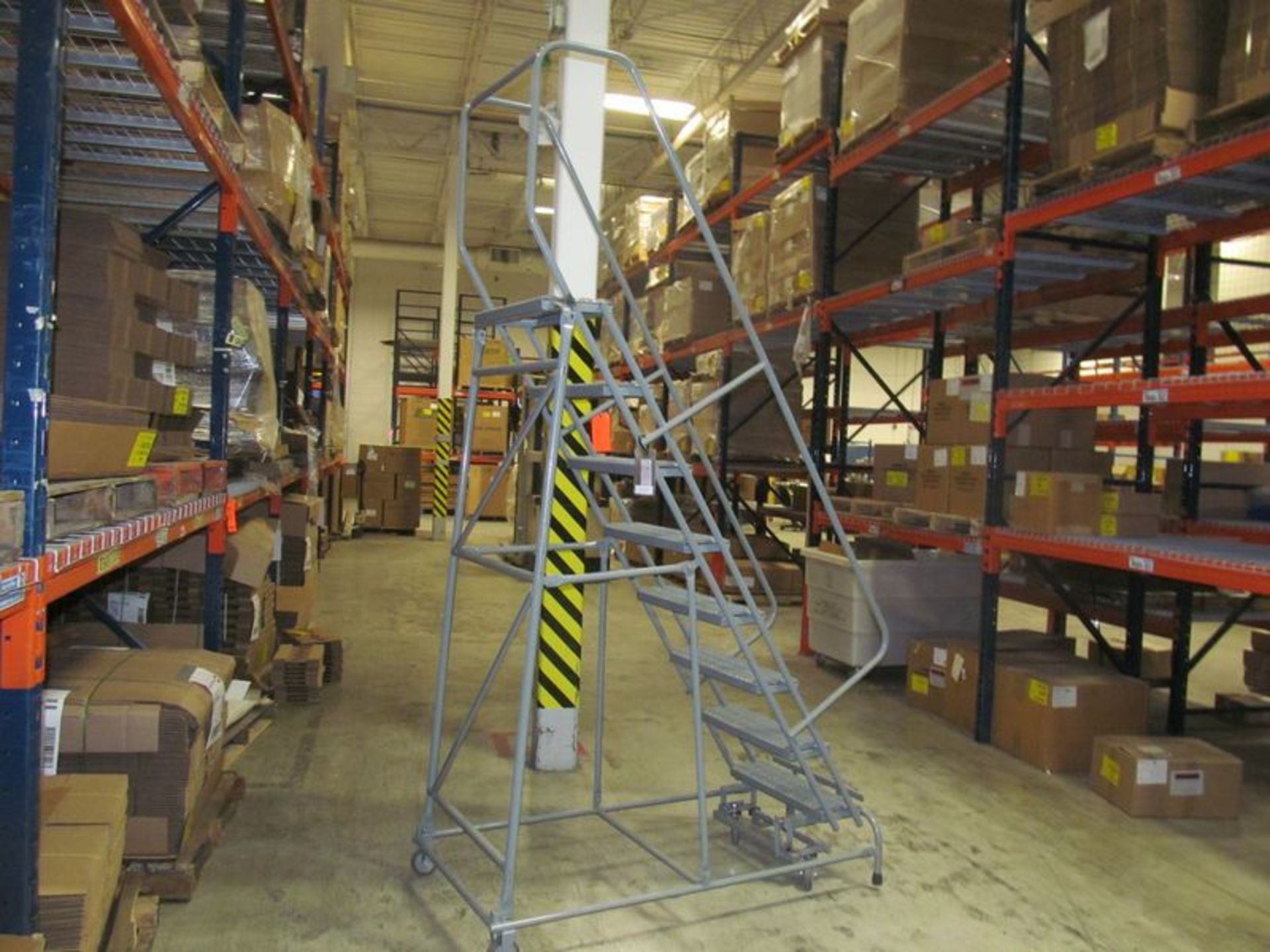 Cotterman 8-step portable shop ladder - Image 4 of 4