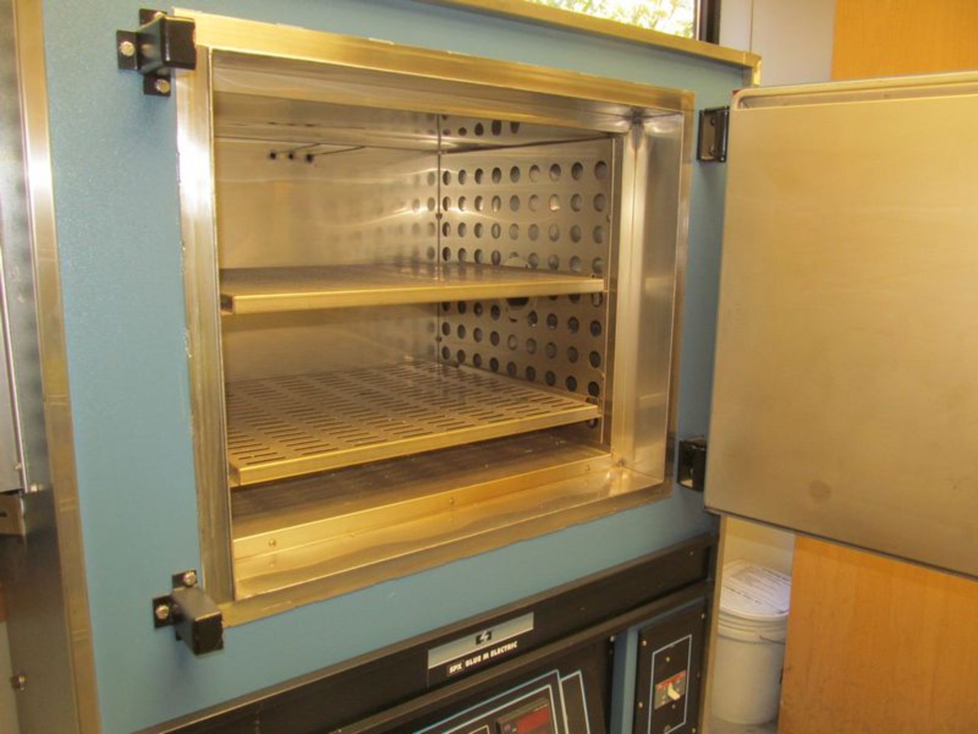Blue M SPX evironmental chamber oven, M/N DCW-256-F-MP350, S/N 30239, temp rating 350 DegC, 240V, - Image 4 of 6