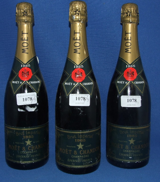 Three bottles of Moet & Chandon champagne, 1985 (3)