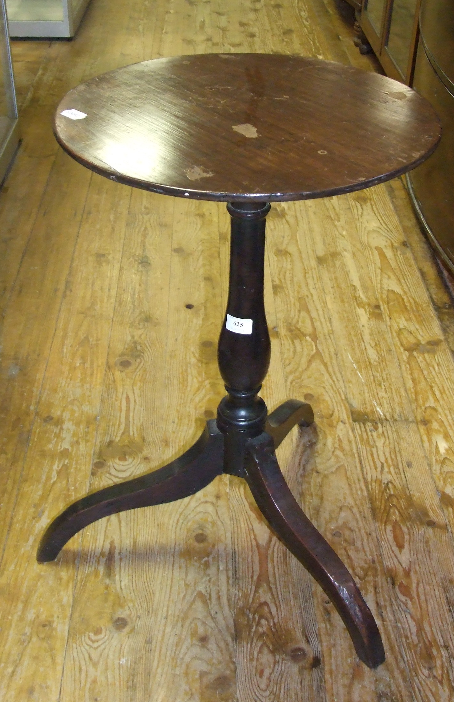 A mahogany tripod table, 45 cm diameter