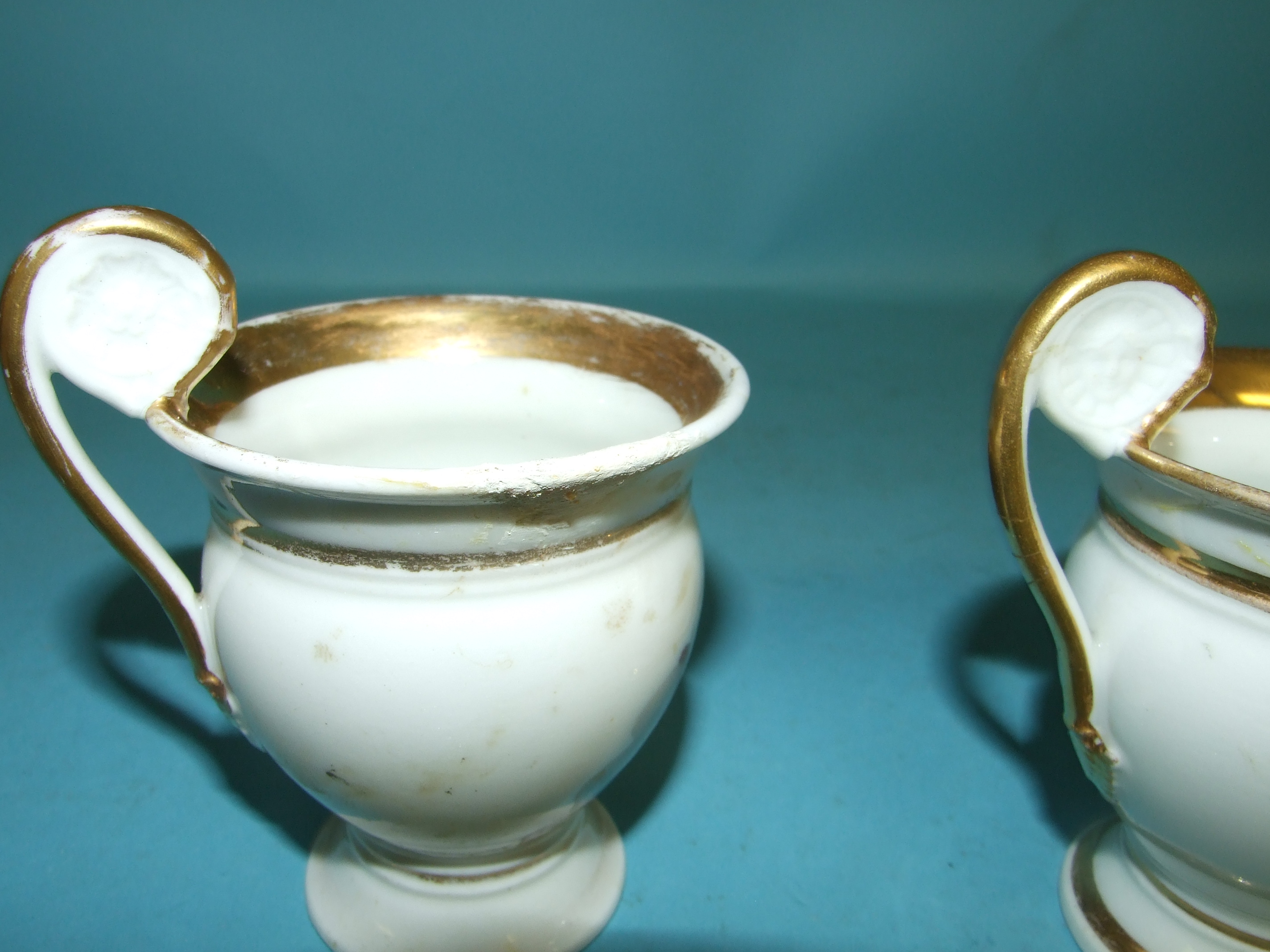 A Seth Cardew stoneware jardinere, 14.5 cm high, a Paris style part tea set, a brass cannon, and a - Image 5 of 11