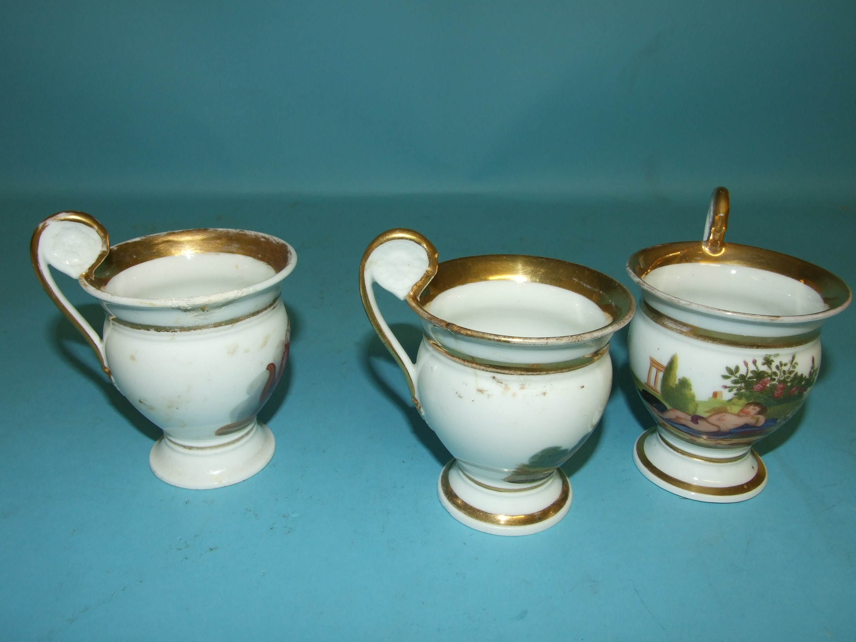 A Seth Cardew stoneware jardinere, 14.5 cm high, a Paris style part tea set, a brass cannon, and a - Image 9 of 11