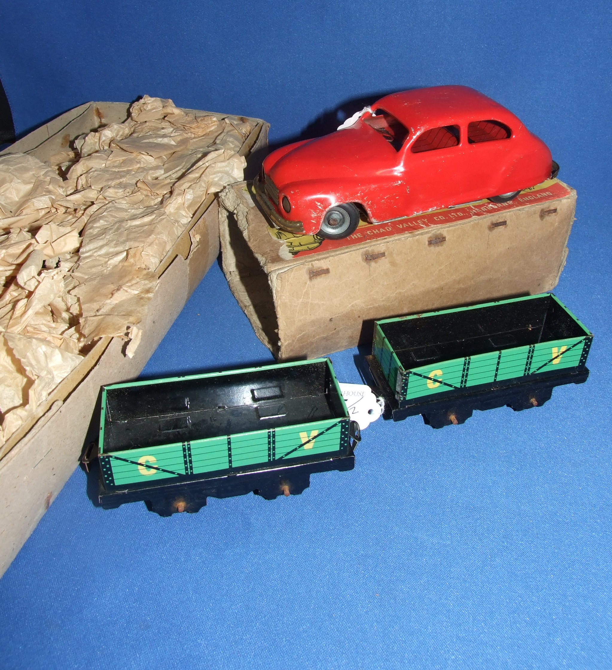 A Chad Valley remote control car, boxed, and a Chad Valley 0 gauge RLY container, 10101 (2)