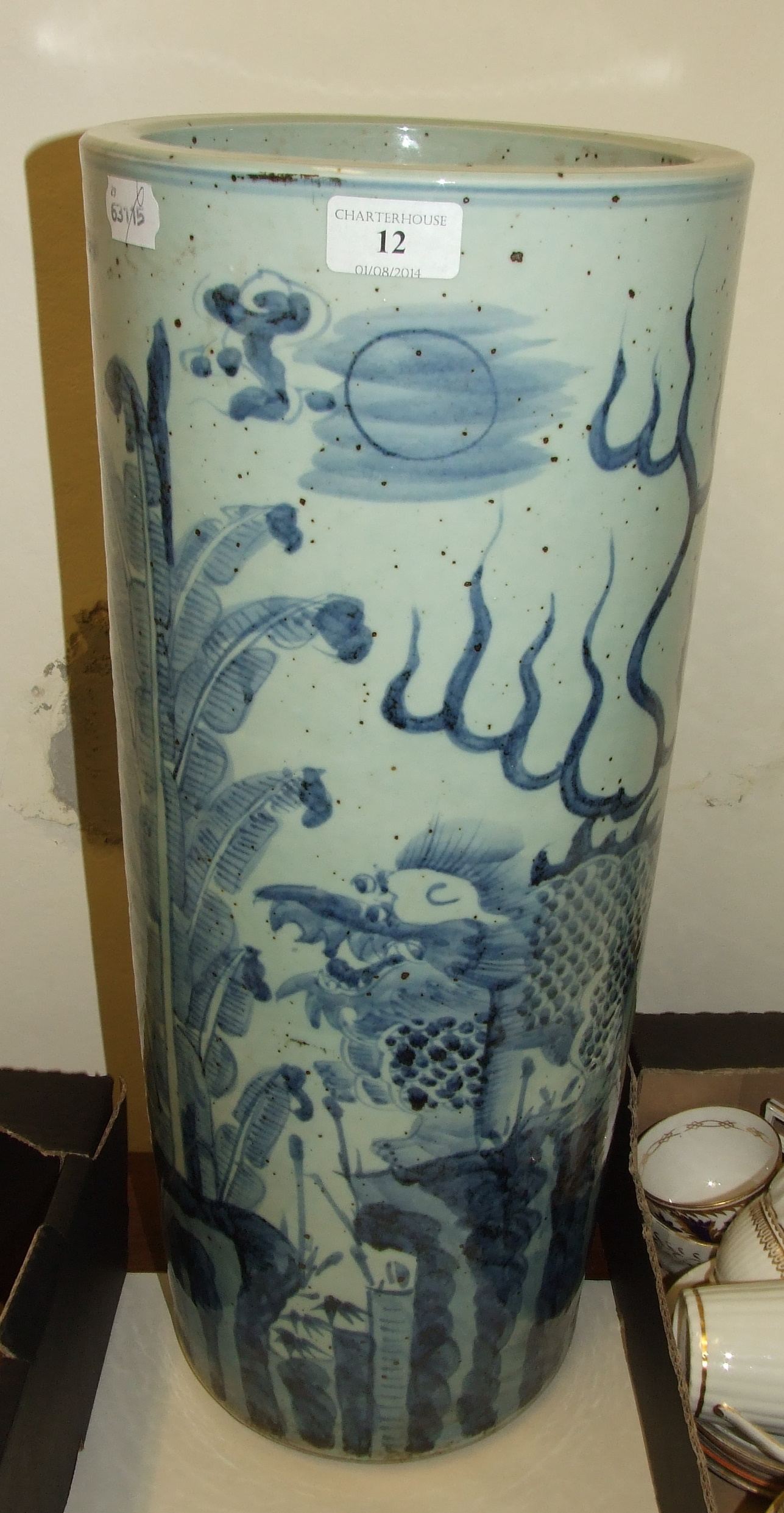 A stickstand, decorated a dragon in underglaze blue, 59.5 cm high