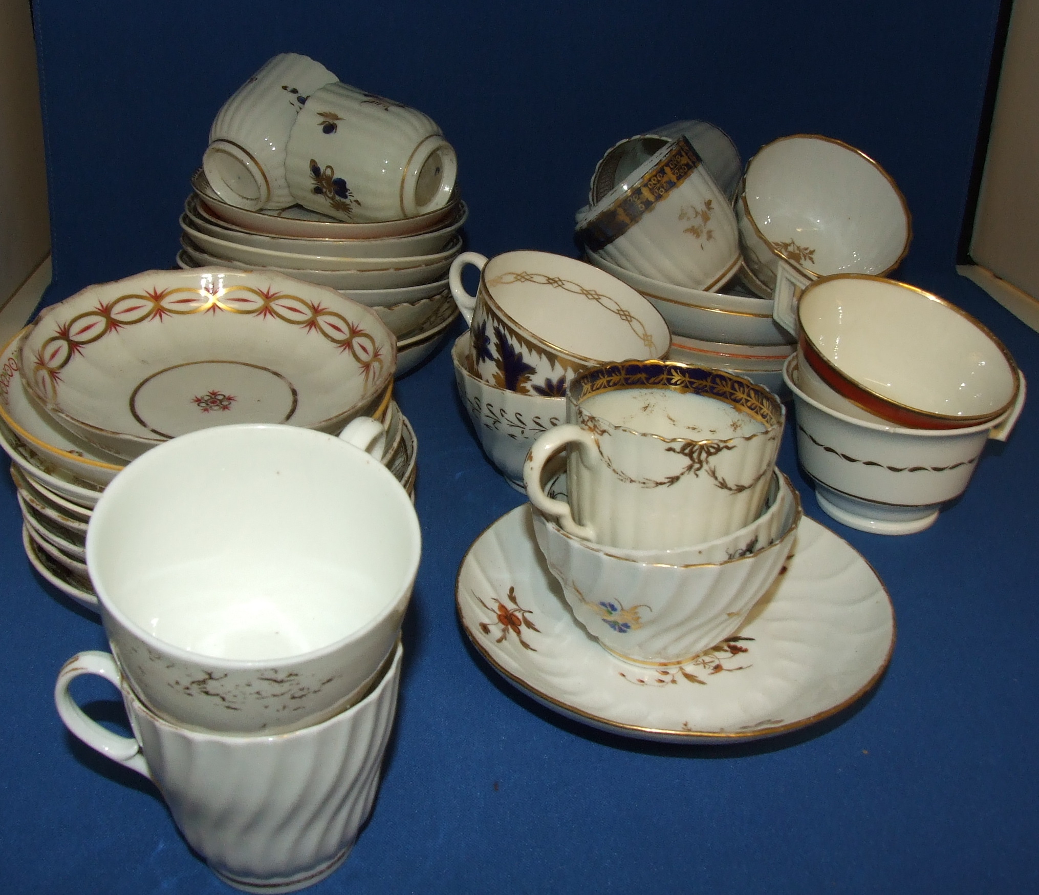 An 18th century Worcester porcelain coffee cup, and other 18th and 19th century porcelain (a.f.) (