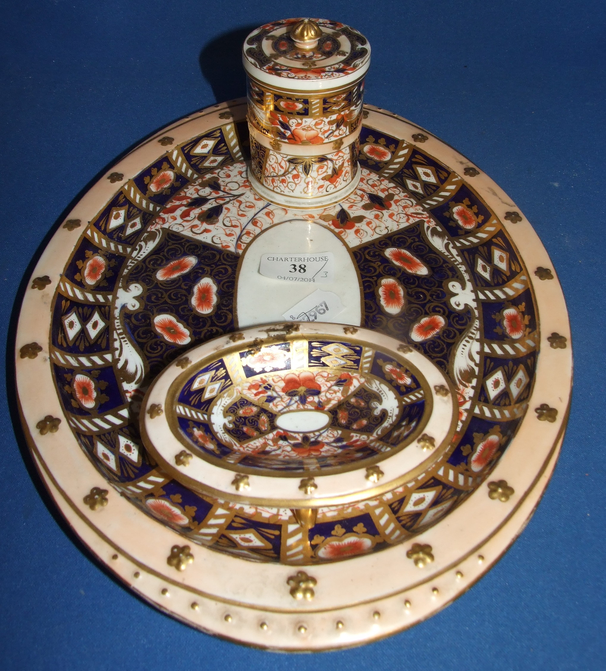 A Davenport Imari pattern part dressing table set, including a tray, a soap dish and a jar and cover
