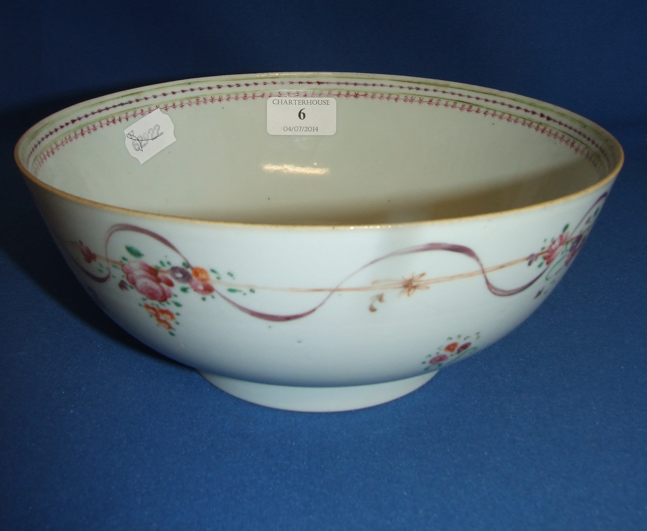 A Chinese export porcelain bowl, decorated flowers (a.f.), 23 cm diameter