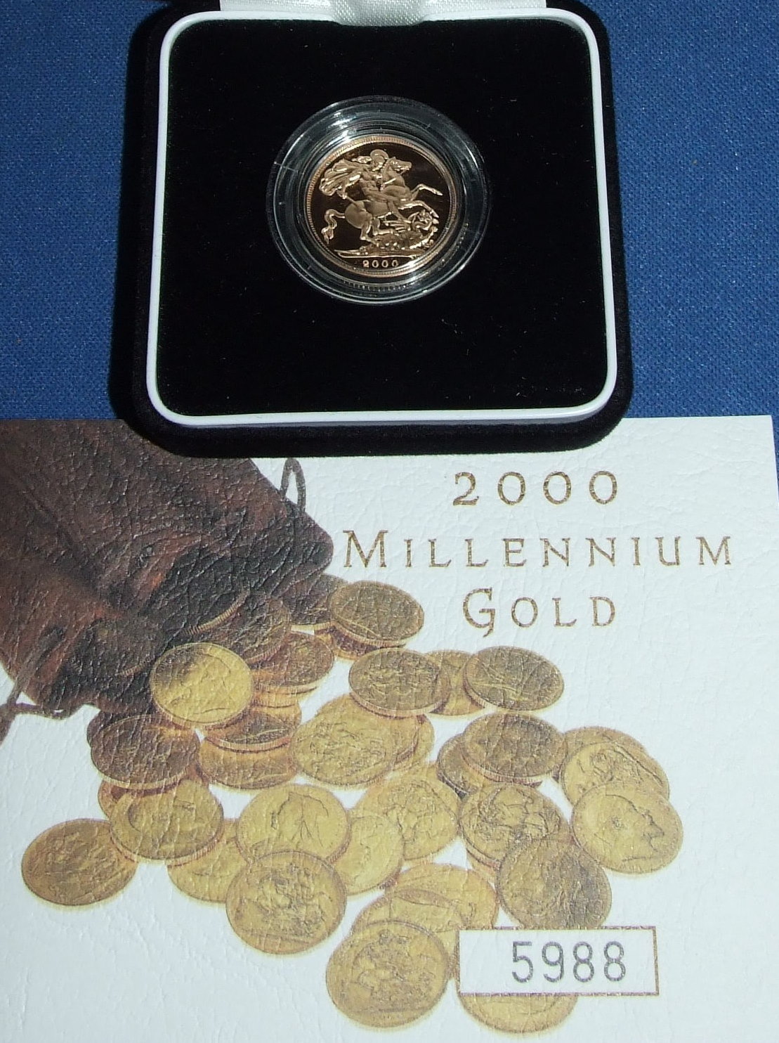 An Elizabeth II gold proof sovereign, 2000, cased with certificate