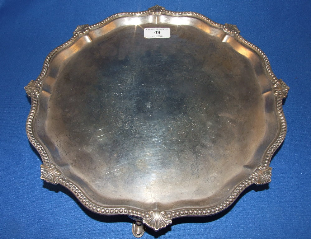 A Victorian silver salver, initialled, London 1897, approx. 29.015 ozt, 31.5 cm diameter