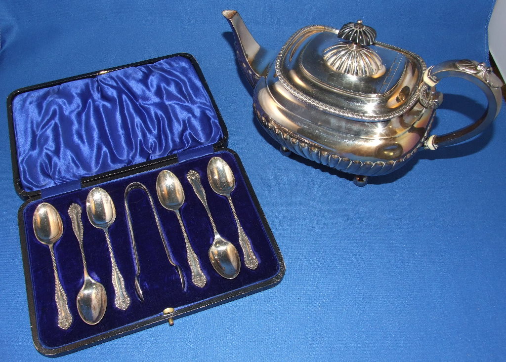 Assorted silver and silver plated items (box)