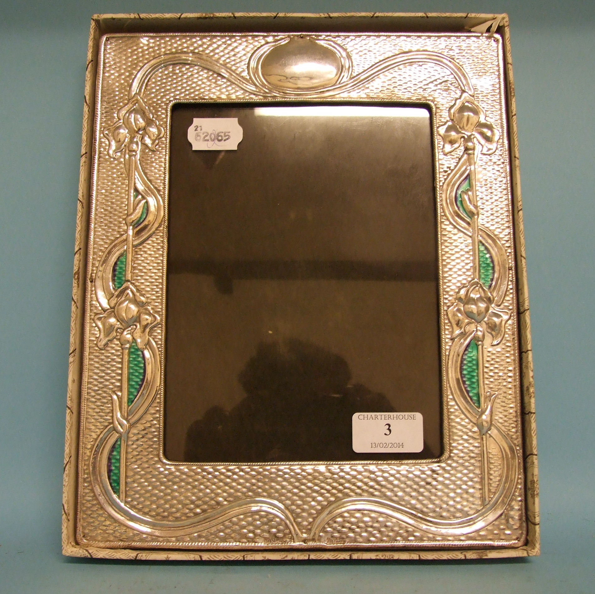 An Art Nouveau style picture frame, 24 cm wide