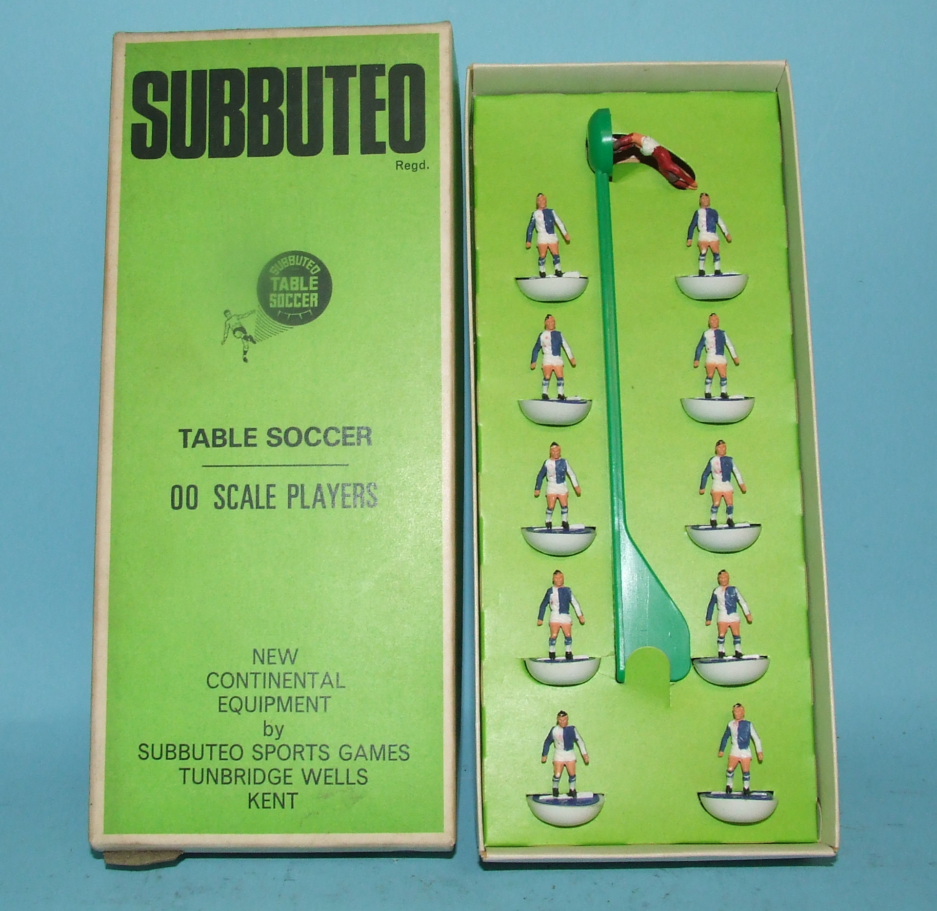 A quantity of Subbuteo teams, boxed, and similar accessories (box) Condition report Report by
