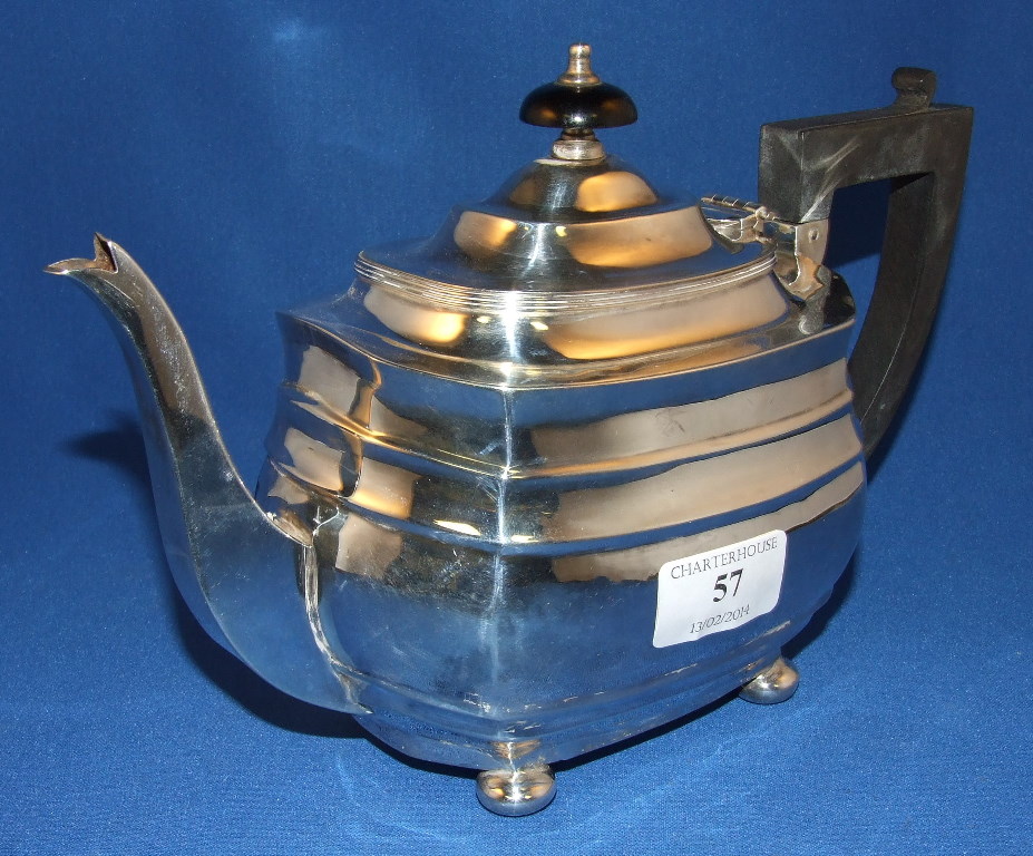 A silver teapot, inscribed, Birmingham 1922, approx. 18.715 ozt (all in), 15 cm high Condition