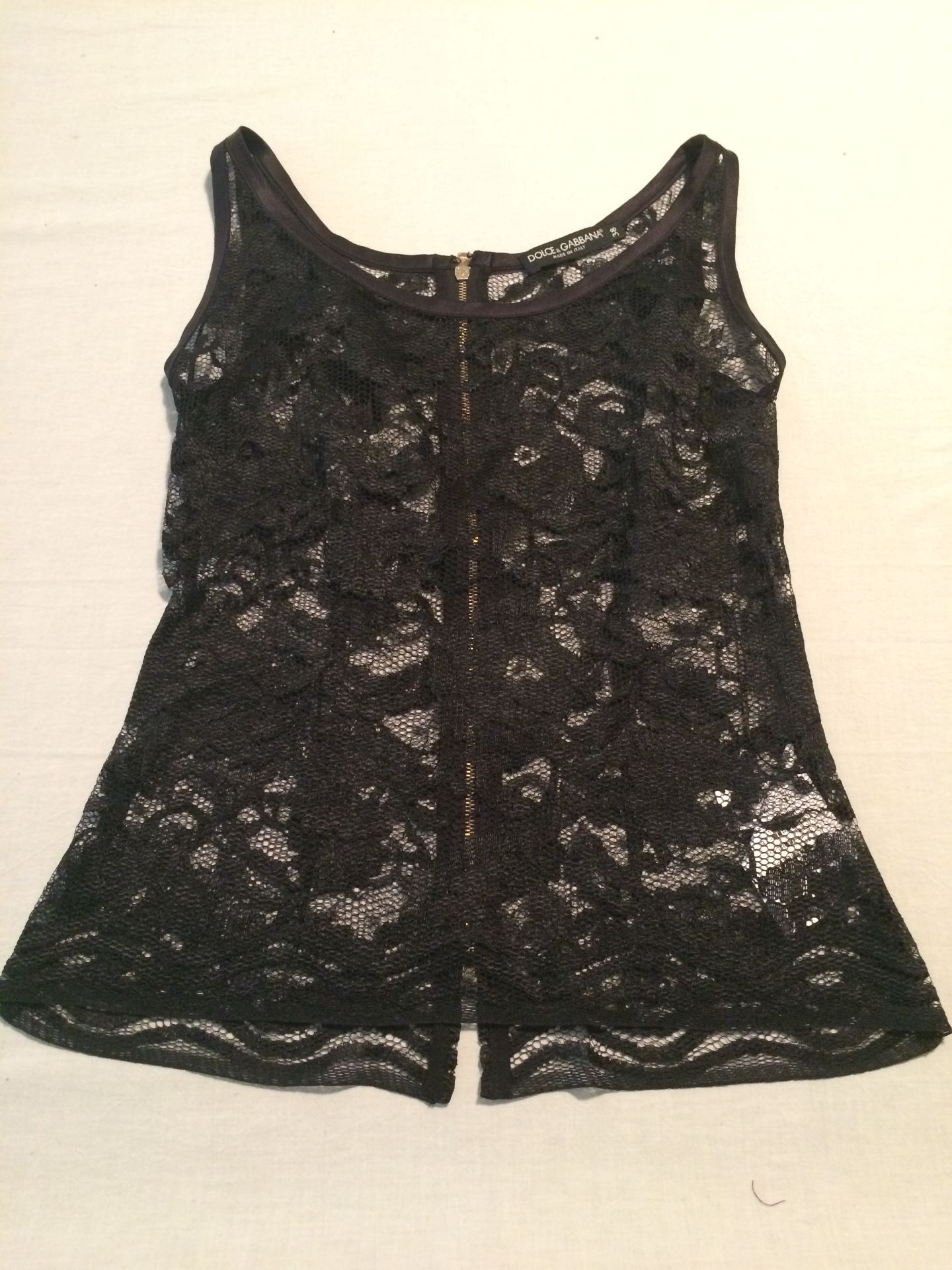 3x ITEMS: D&G LACE TEE, D&G SILK CORSET STYLE TOP & D&G BLACK VEST - Image 2 of 3