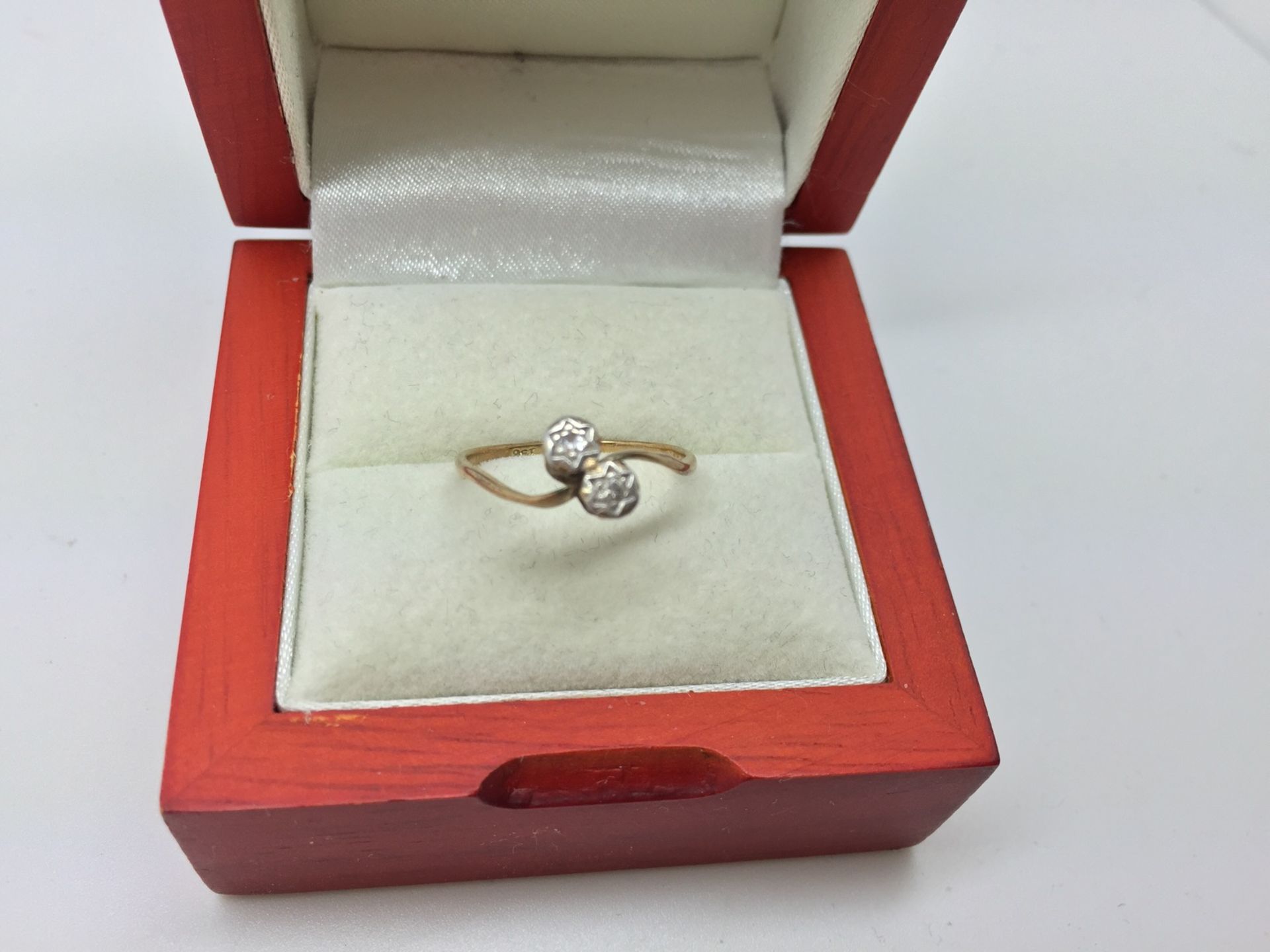 VINTAGE 9ct GOLD & PLATINUM DIAMOND RING