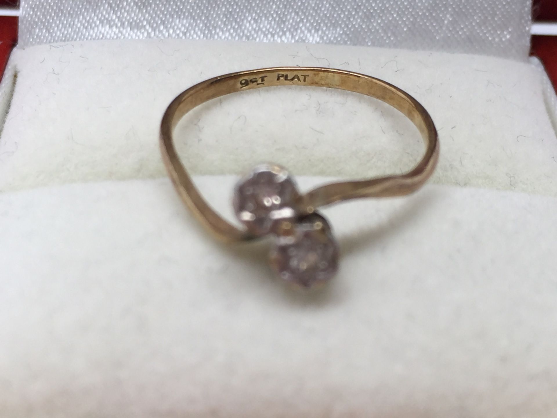 VINTAGE 9ct GOLD & PLATINUM DIAMOND RING - Image 2 of 2