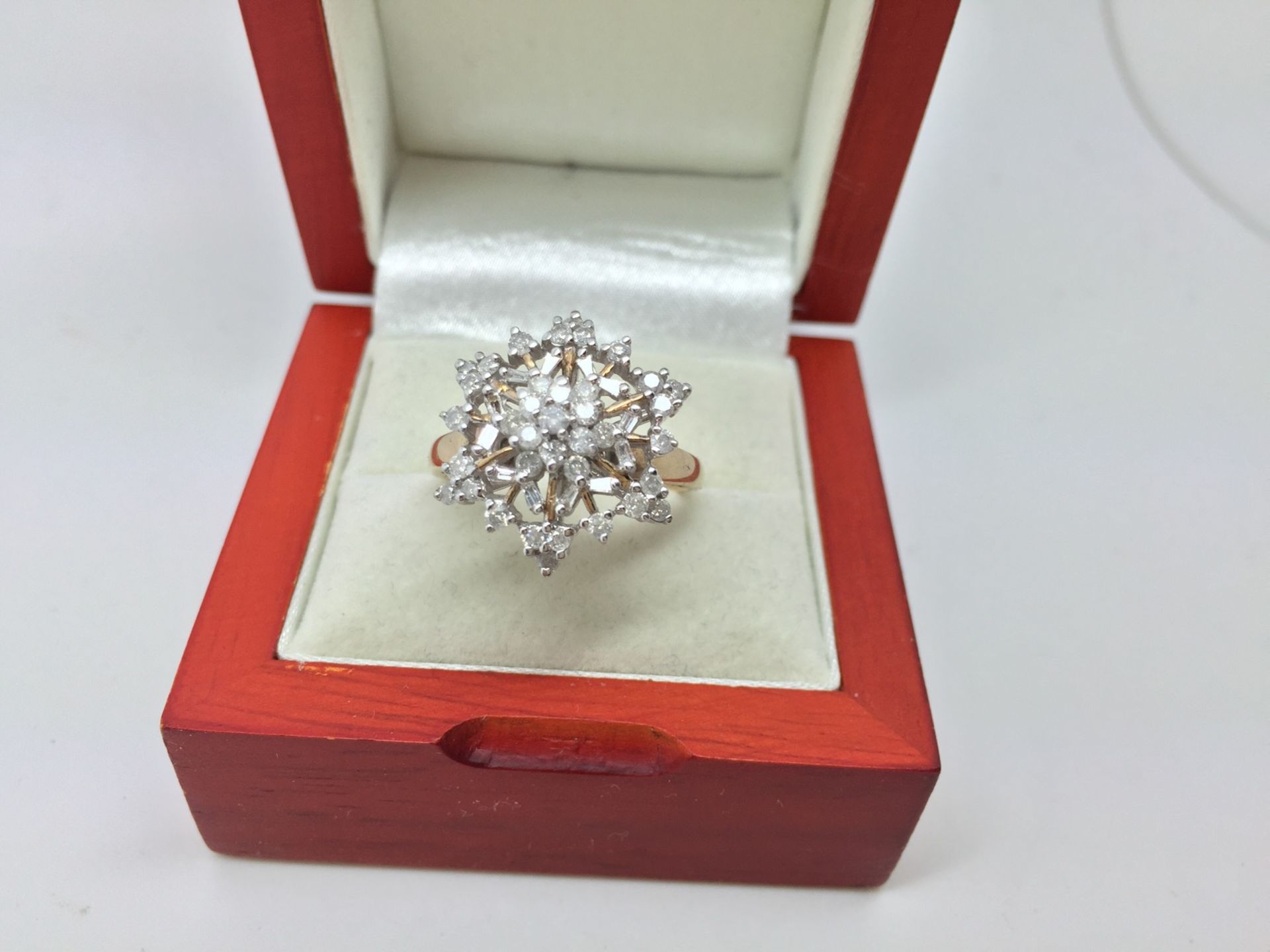 9ct GOLD DIAMOND SNOWFLAKE RING SET WITH APPROX 1.20cts