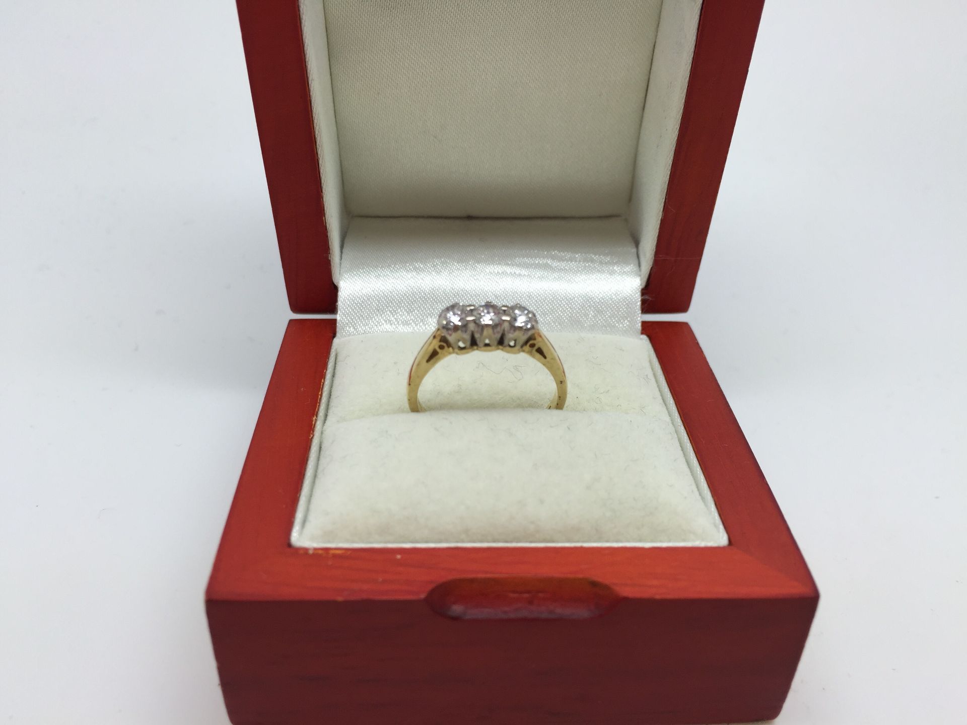 18ct GOLD 3 STONE DIAMOND RING 0.50ct - Image 2 of 2