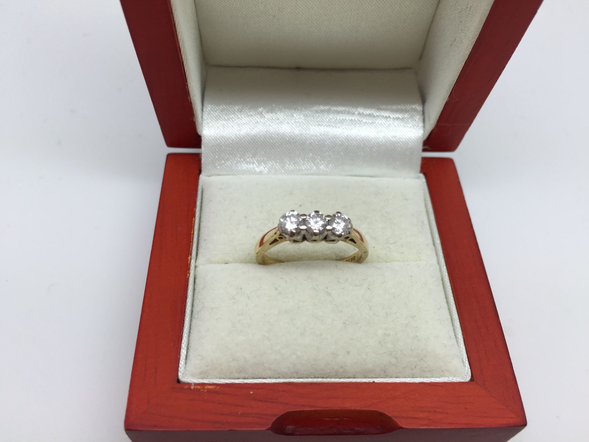 18ct GOLD 3 STONE DIAMOND RING 0.50ct