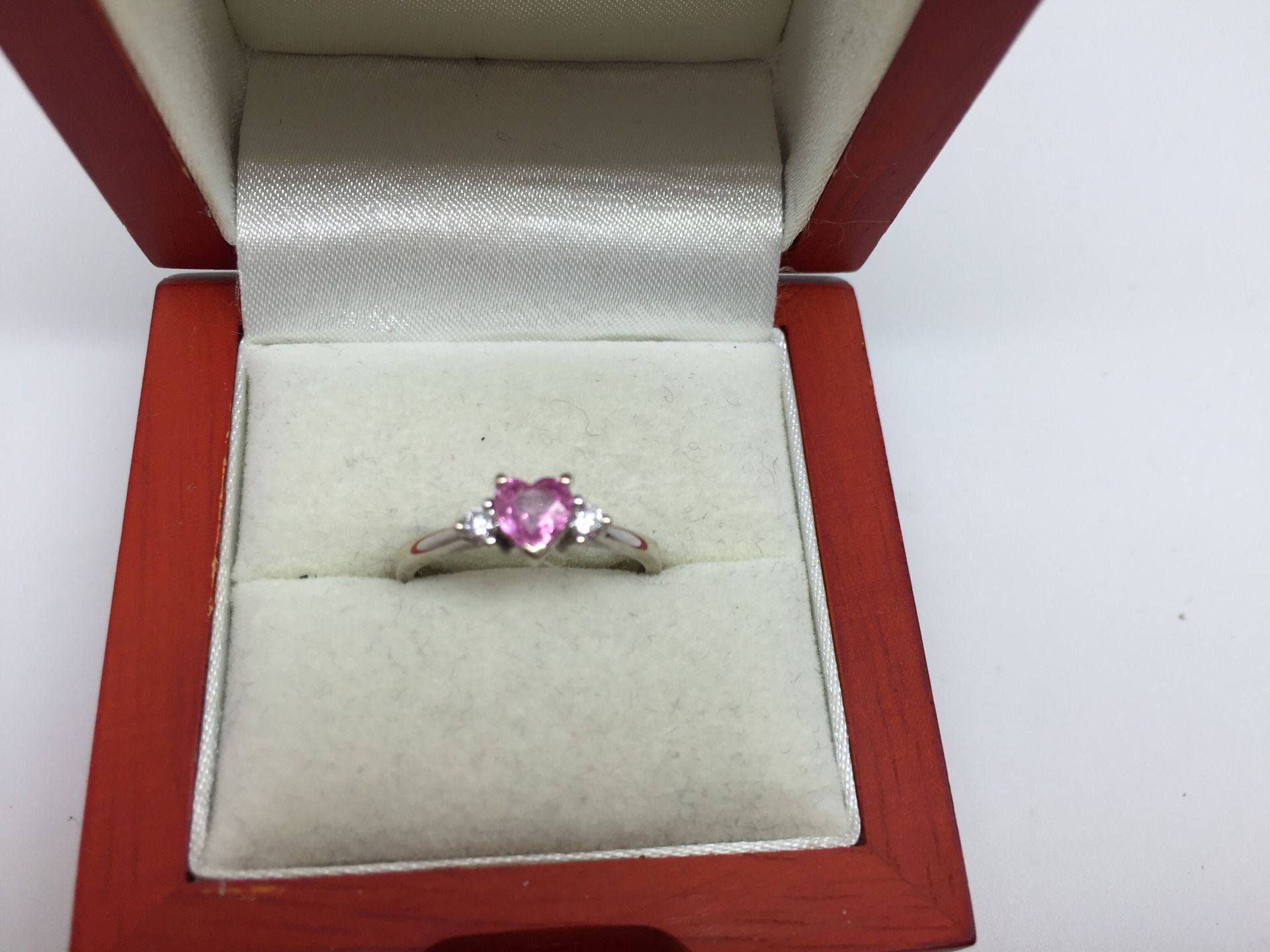 18ct WHITE GOLD HEART SHAPED PINK SAPPHIRE & DIAMOND RING