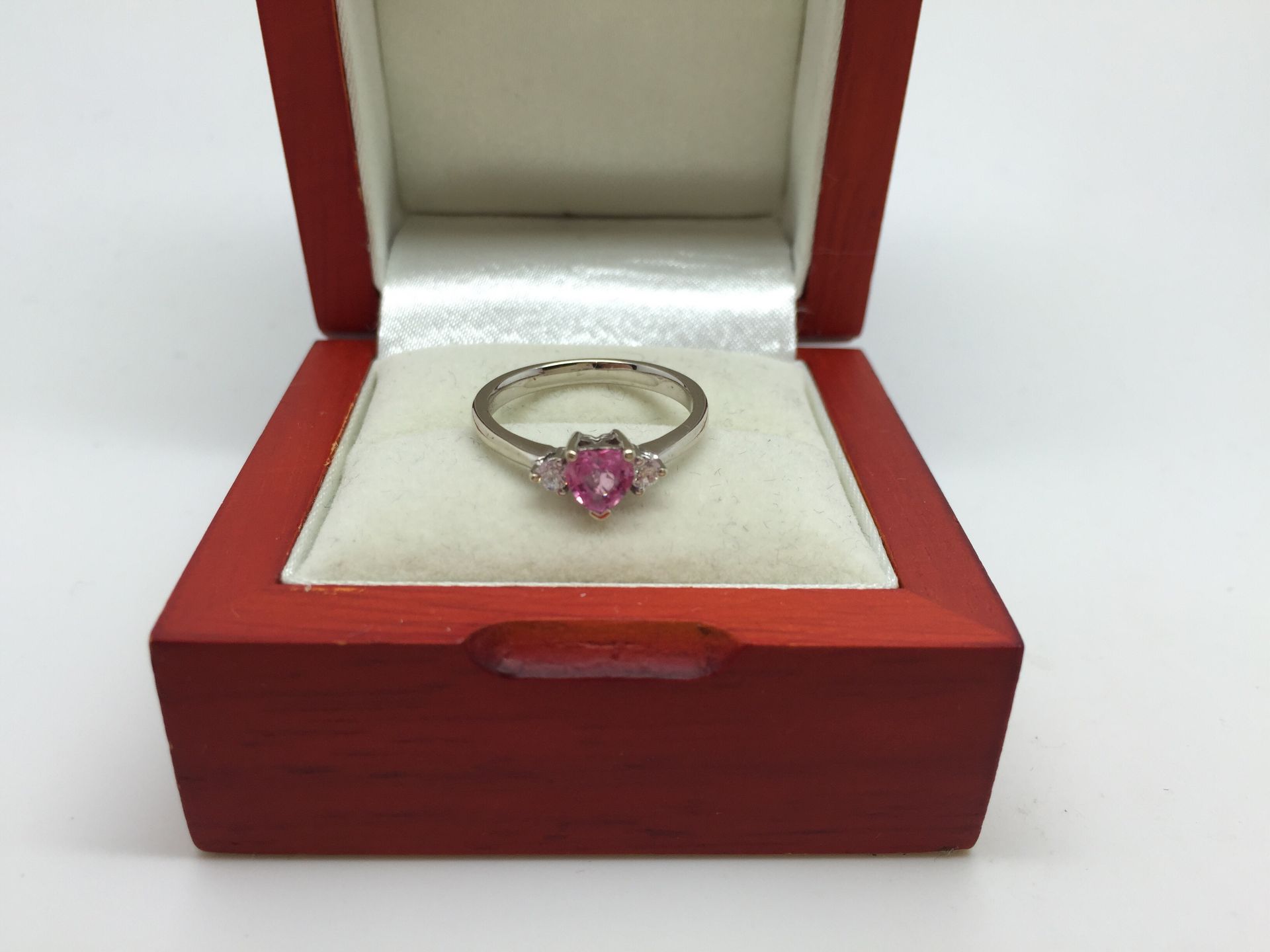 18ct WHITE GOLD HEART SHAPED PINK SAPPHIRE & DIAMOND RING - Image 3 of 3