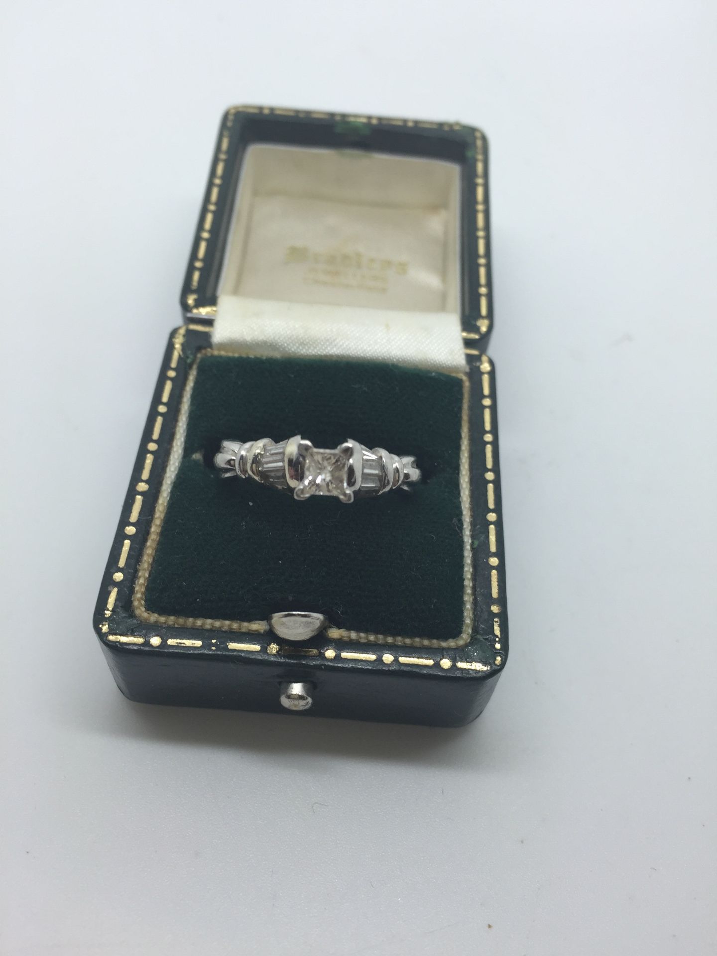 14ct WHITE GOLD PRINCESS CUT DIAMOND RING - Image 2 of 2