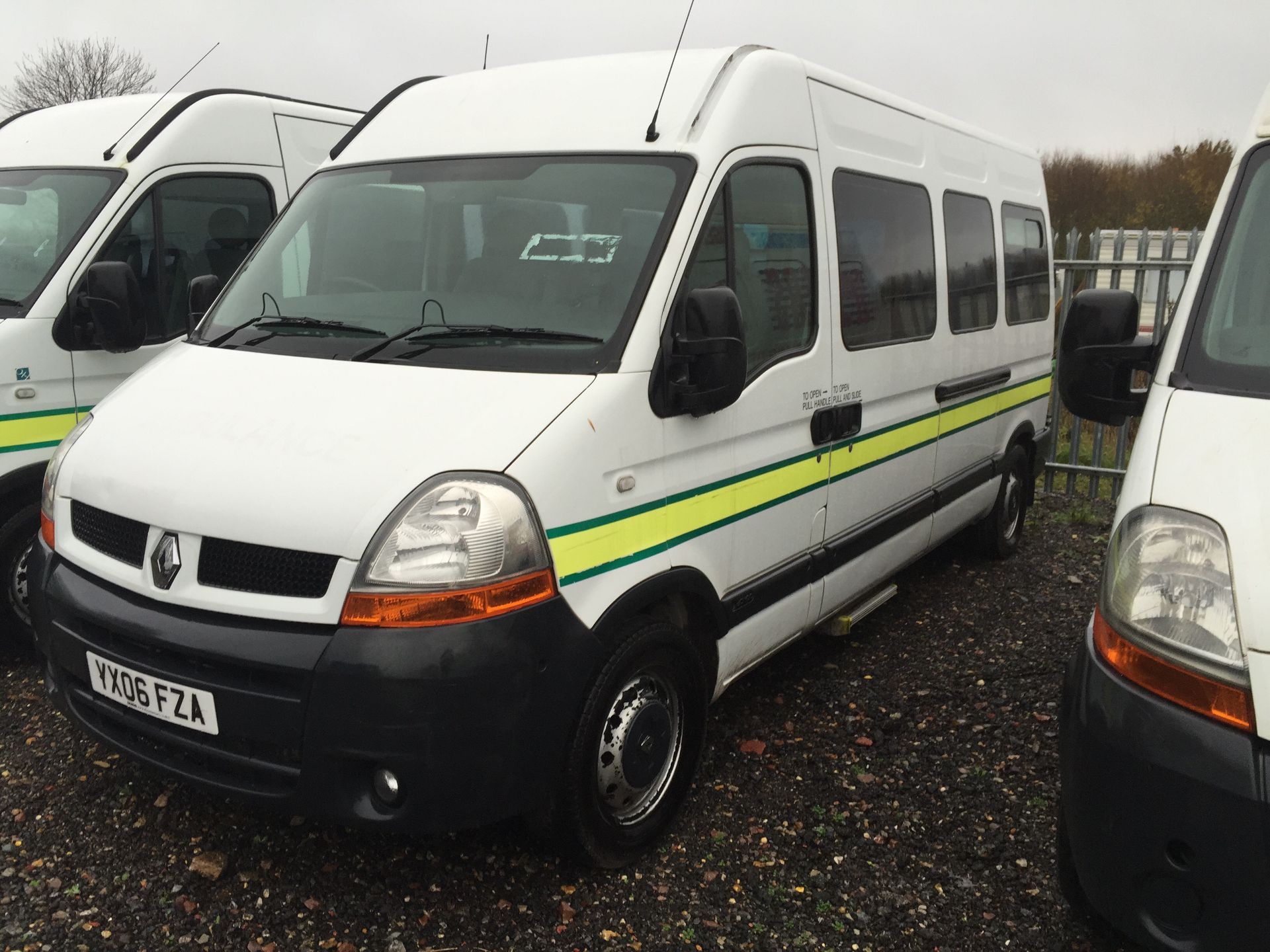 2006 06 REG RENAULT MASTER DCI 100 MINIBUS / AMBULANCE