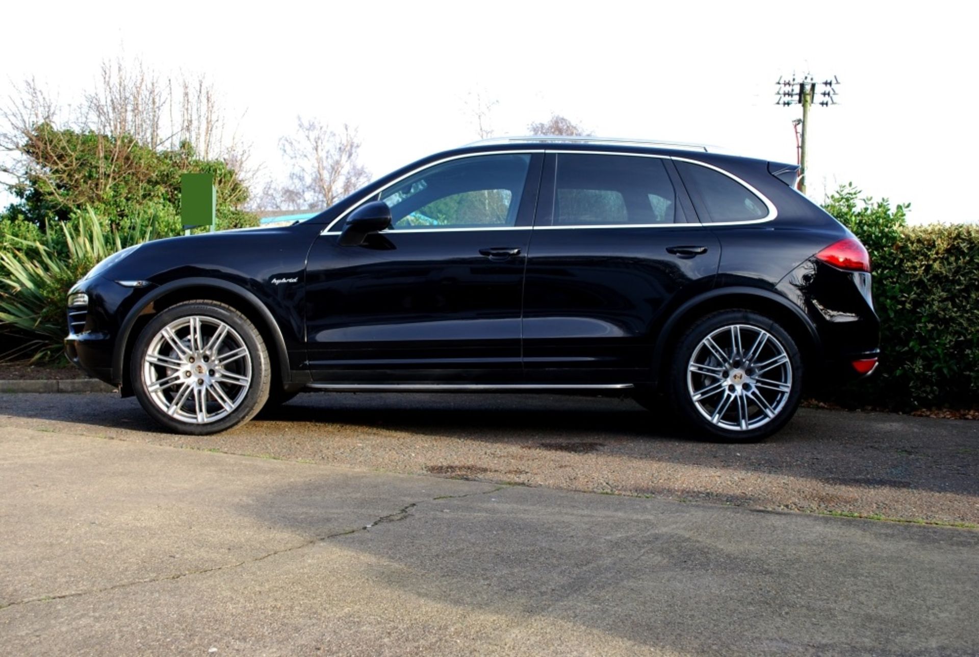 *INCREDIBLE SPEC* 2010 60' Reg Porsche Cayenne S Hybrid in Jet Black Metallic 68k - Image 2 of 18