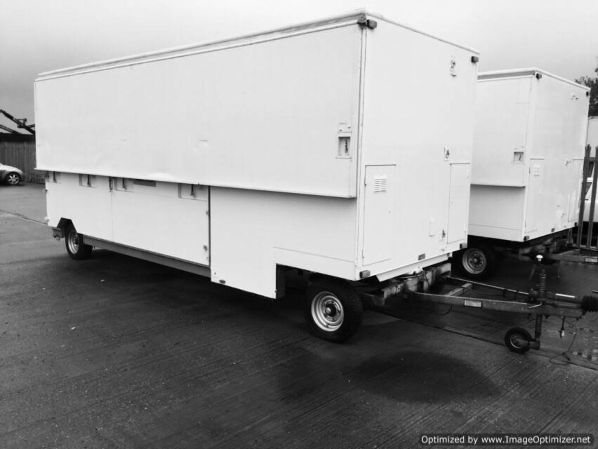 EXHIBITION UNIT / TRAILER IN WHITE - Image 19 of 19