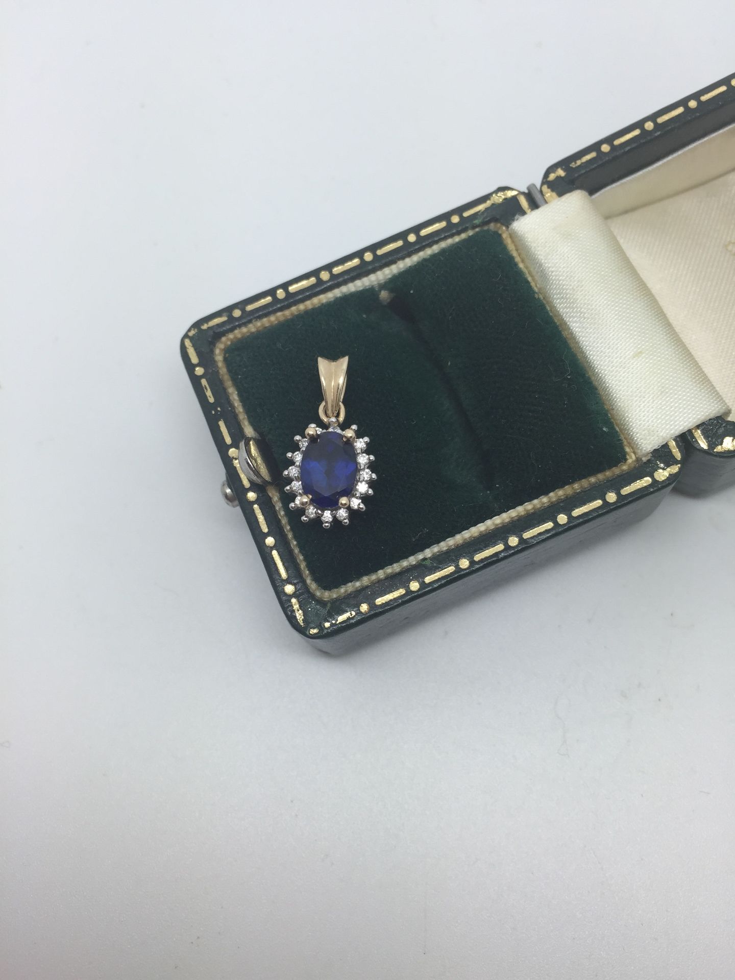 9ct GOLD DIAMOND & SAPPHIRE PENDANT - Image 4 of 5