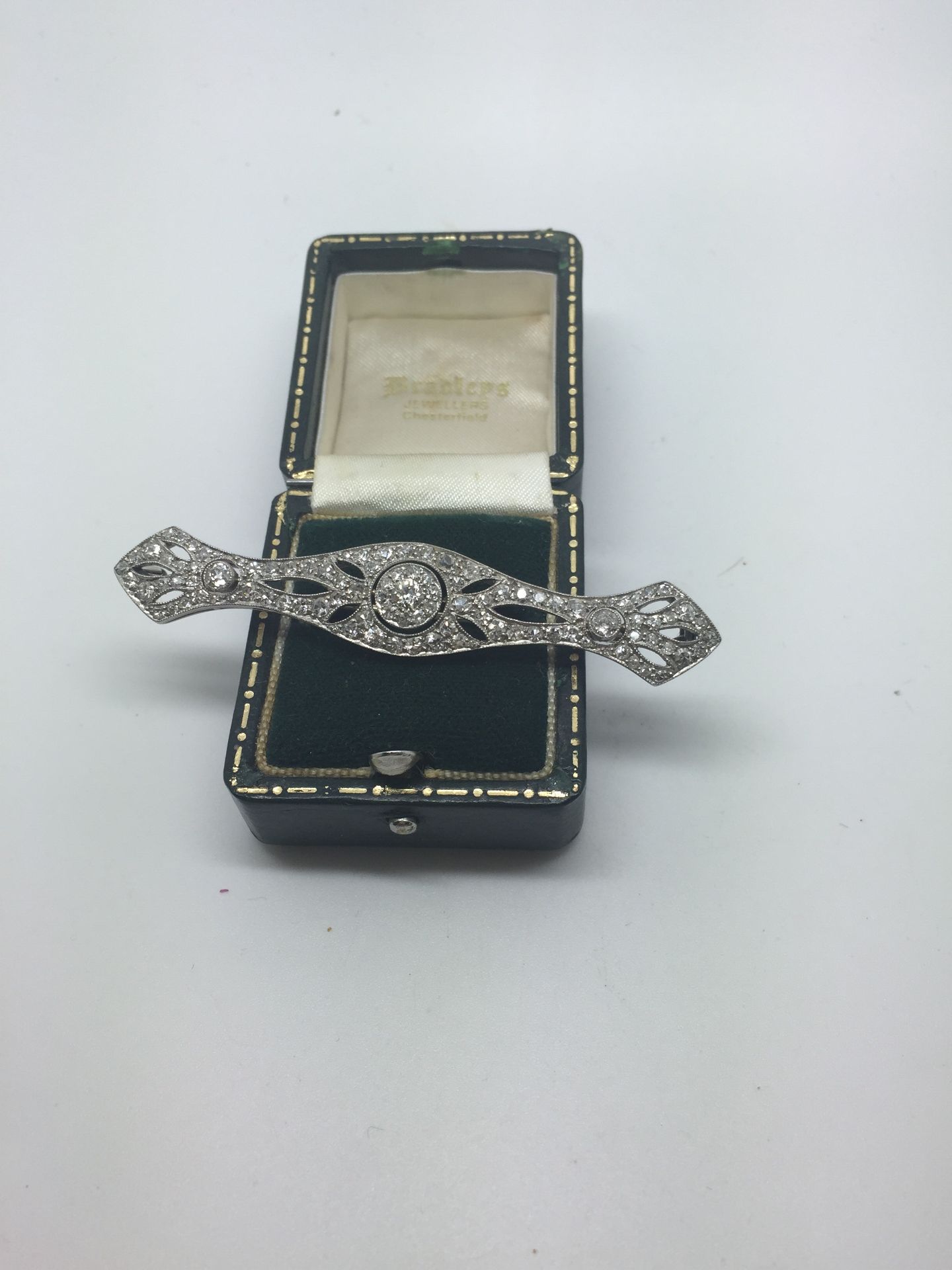 STUNNING DIAMOND SET WHITE GOLD BAR BROOCH - Image 3 of 3