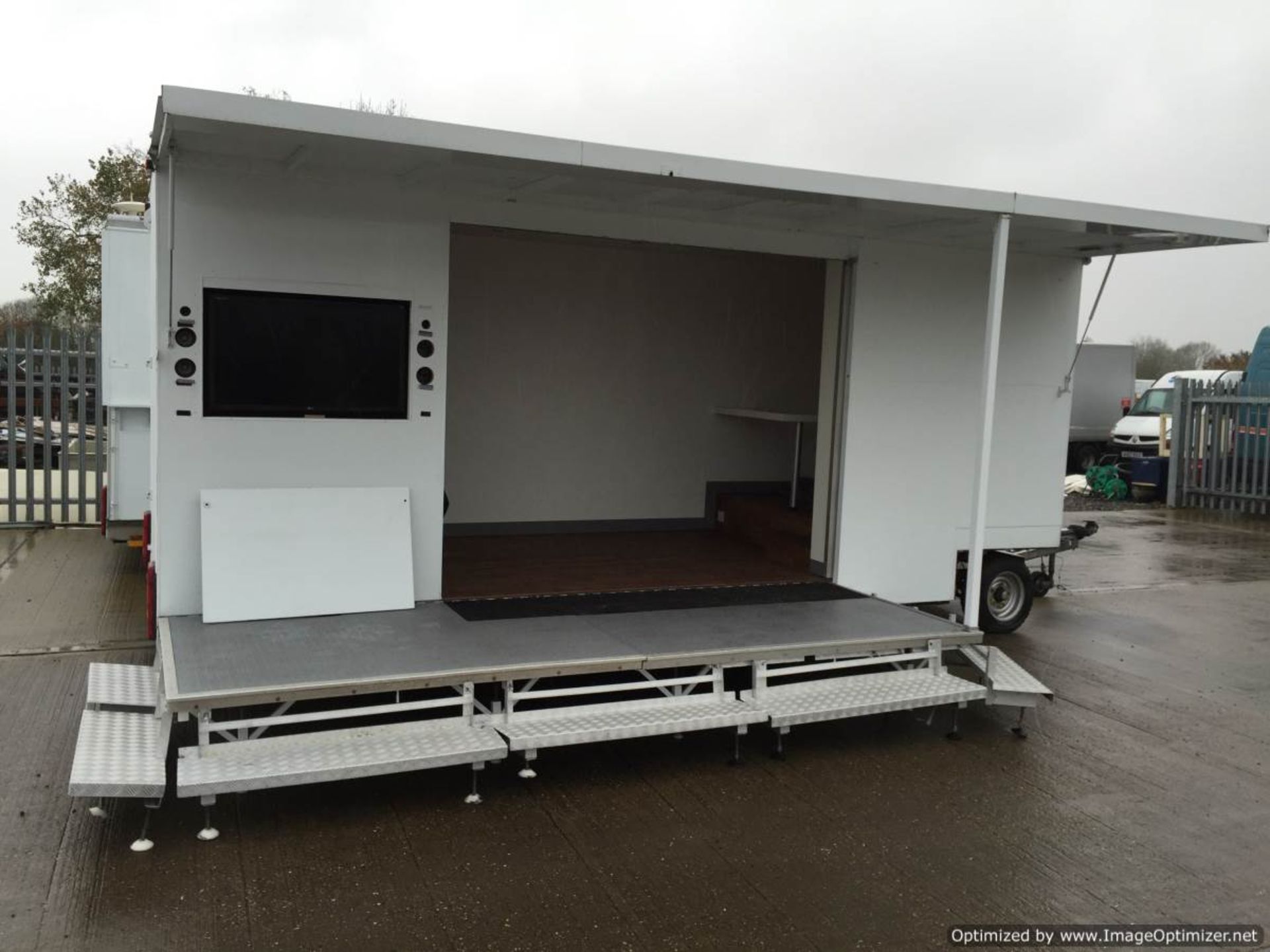 EXHIBITION UNIT / TRAILER IN WHITE - Image 13 of 19