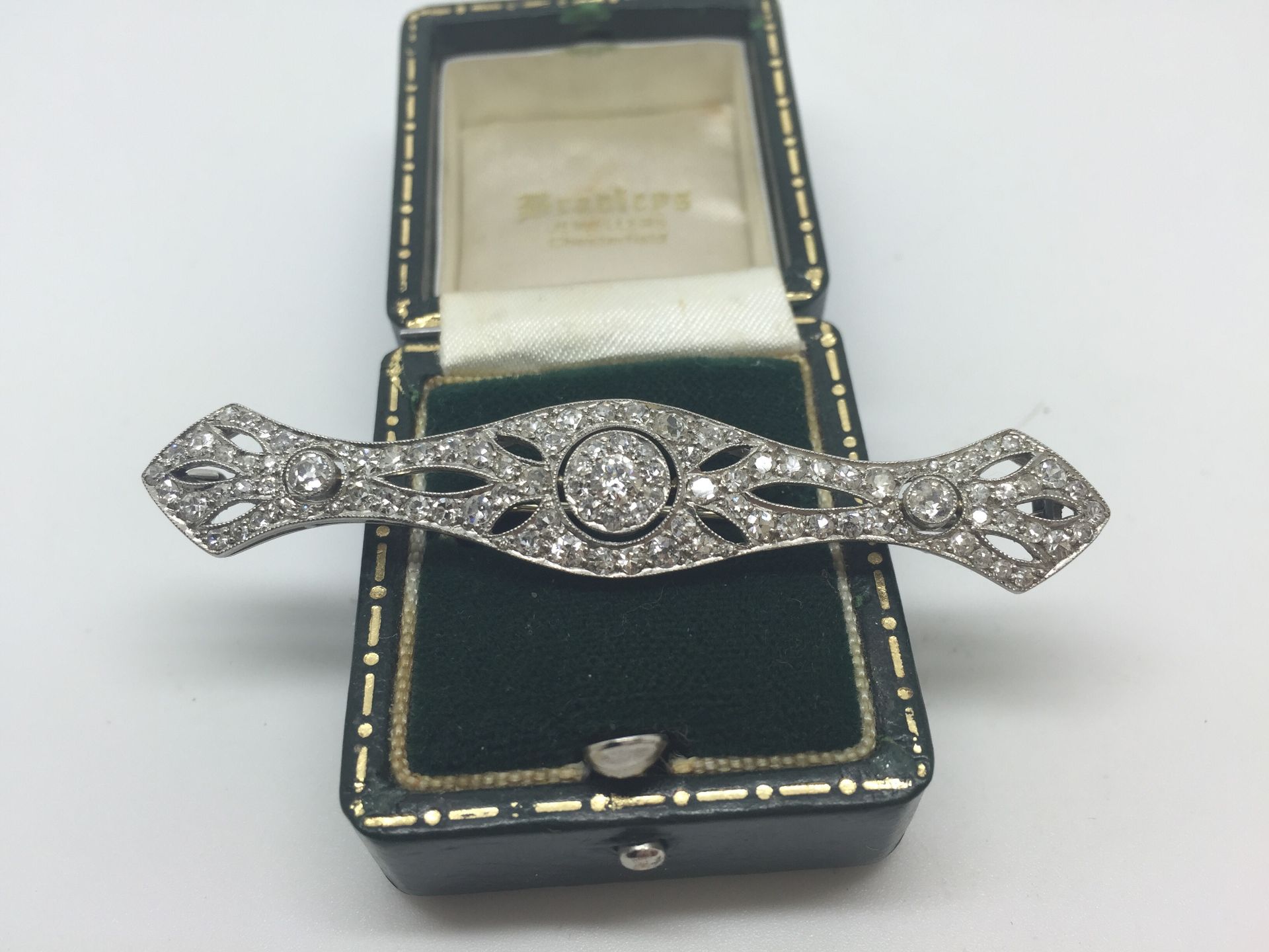 STUNNING DIAMOND SET WHITE GOLD BAR BROOCH - Image 2 of 3