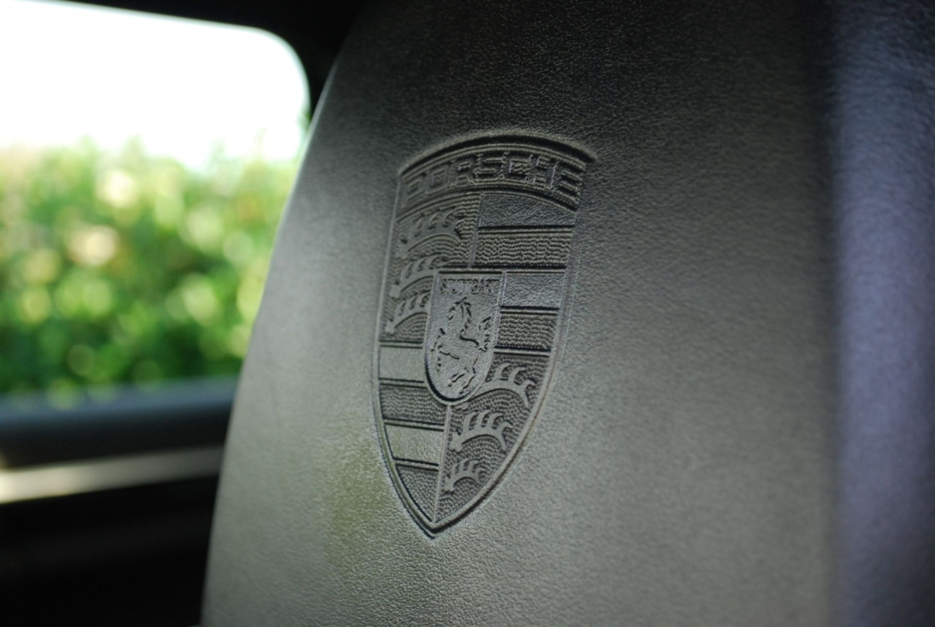 *INCREDIBLE SPEC* 2010 60' Reg Porsche Cayenne S Hybrid in Jet Black Metallic 68k - Image 16 of 18