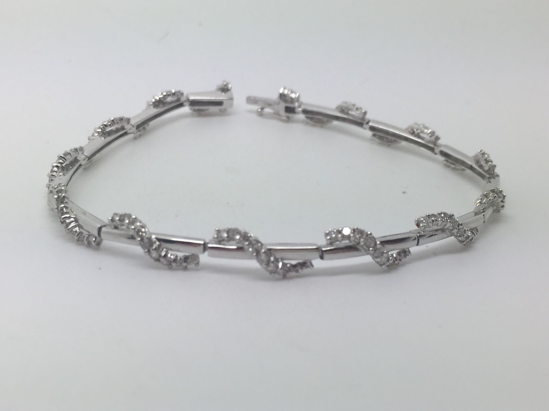 18ct WHITE GOLD 1.63ct DIAMOND SET TWIST BRACELET