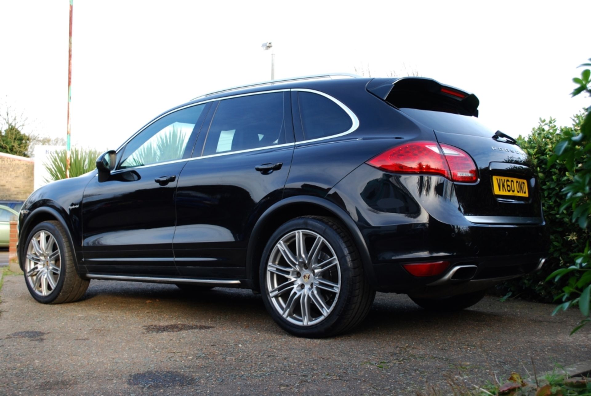 *INCREDIBLE SPEC* 2010 60' Reg Porsche Cayenne S Hybrid in Jet Black Metallic 68k - Image 5 of 18