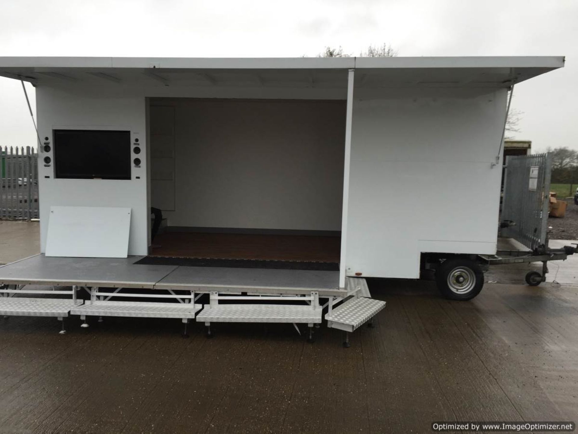 EXHIBITION UNIT / TRAILER IN WHITE - Image 4 of 19