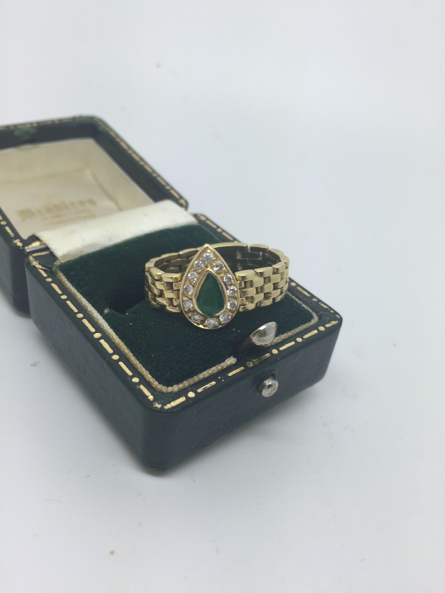 UNUSUAL 18ct GOLD EMERALD & DIAMOND RING - Image 2 of 3