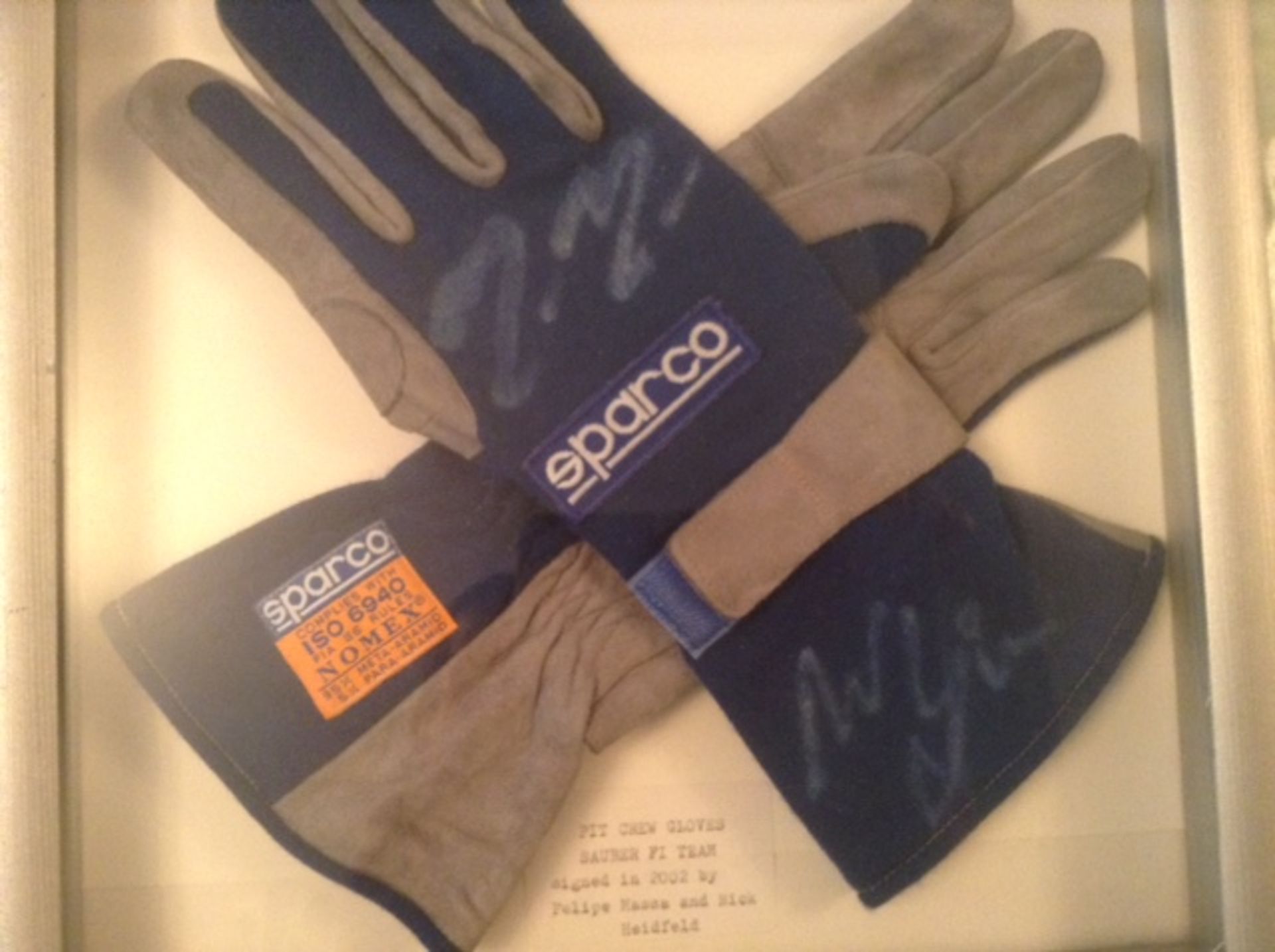 PIT CREW GLOVES SAUBER F1 TEAM SIGNED FELIPE MASSA & N HEIDFELD