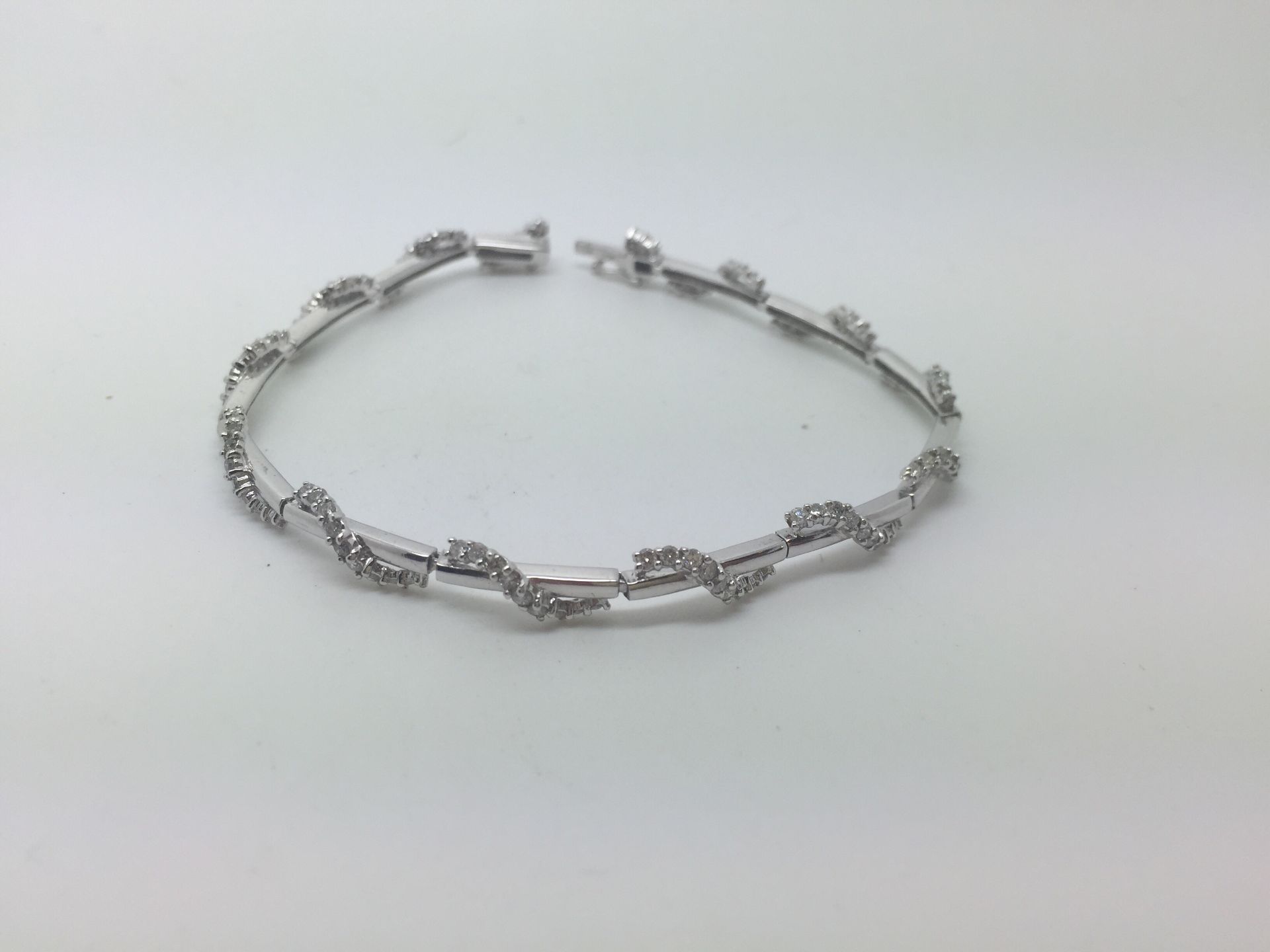 18ct WHITE GOLD 1.63ct DIAMOND SET TWIST BRACELET - Image 2 of 2