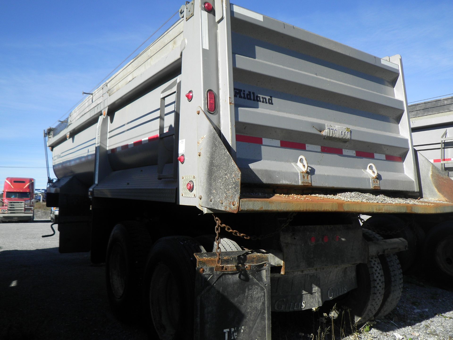 2008 MIDLAND MODEL SK-2400 T/A END DUMP TRAILER C/W MANUAL ROLL TARP & 11R 22.5 TIRES, S/N - Image 4 of 4