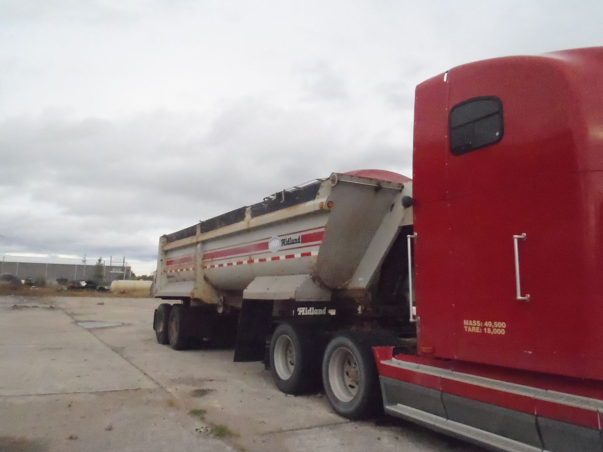 2004 MIDLAND MODEL SK2400 T/A END DUMP TRAILER C/W MANUAL ROLL TARP & 11R 22.5 TIRES, S/N