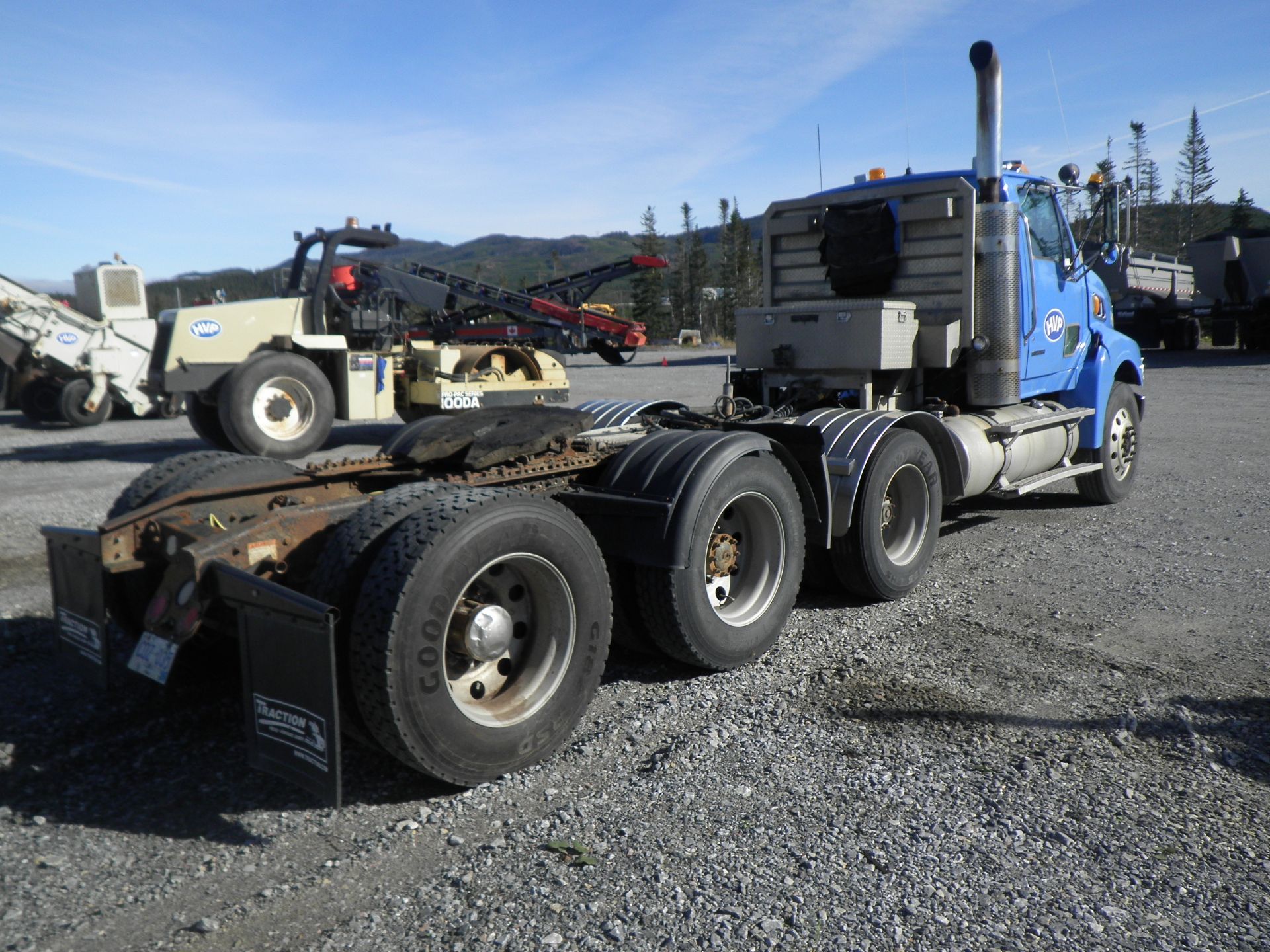 2008 STERLING MODEL L9500 TRI-AXLE (LIFT AXLE) TRUCK TRACTOR S/N 2FWNAZAV78AZ50308 W/ CAT MODEL - Image 3 of 4