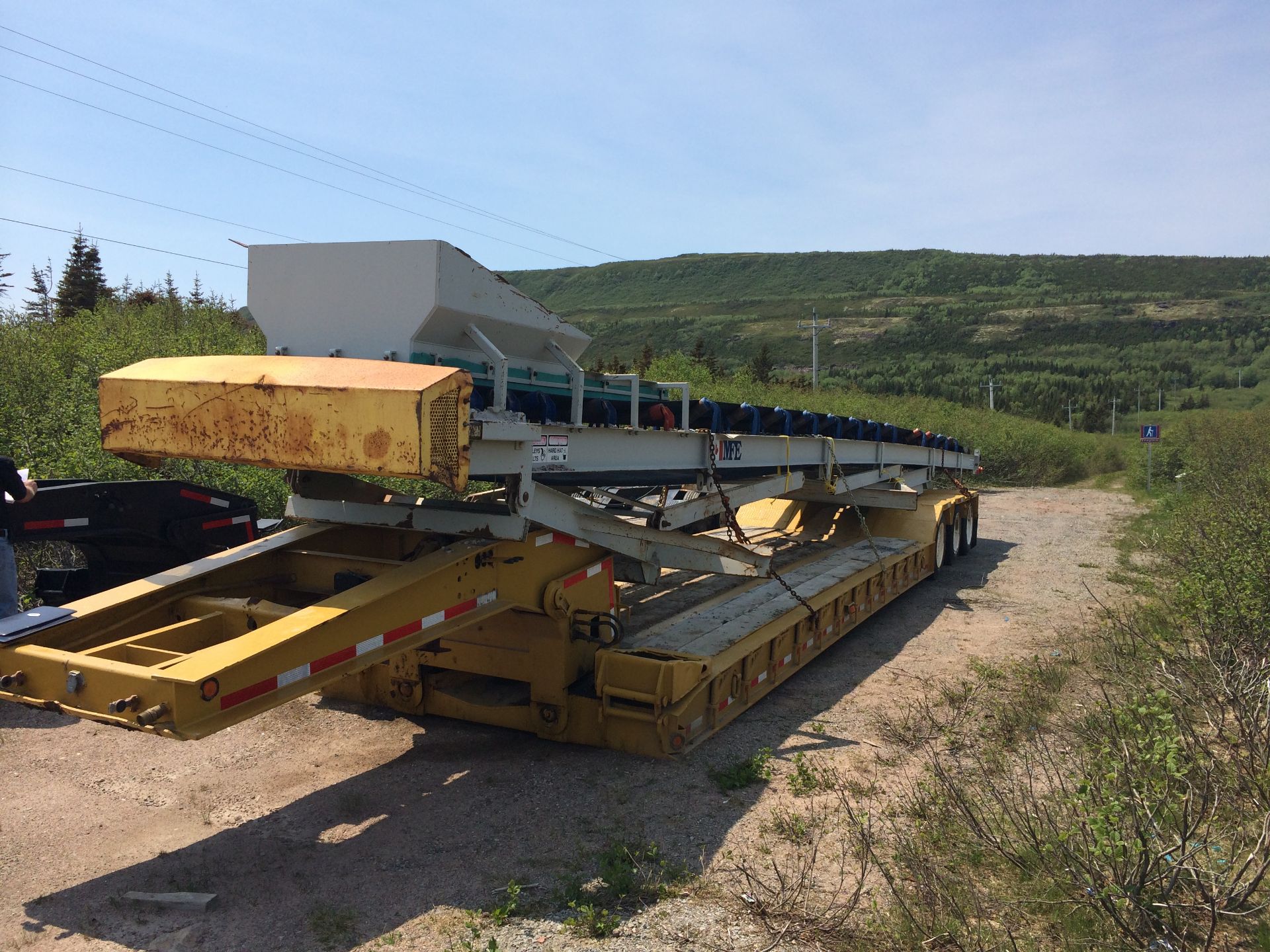 1999 EAGAR BEAVER MODEL 55GLS 55-TON TRI-AXLE LOWBOY TRAILER S/N 112SD2480XL053317 - Image 2 of 5