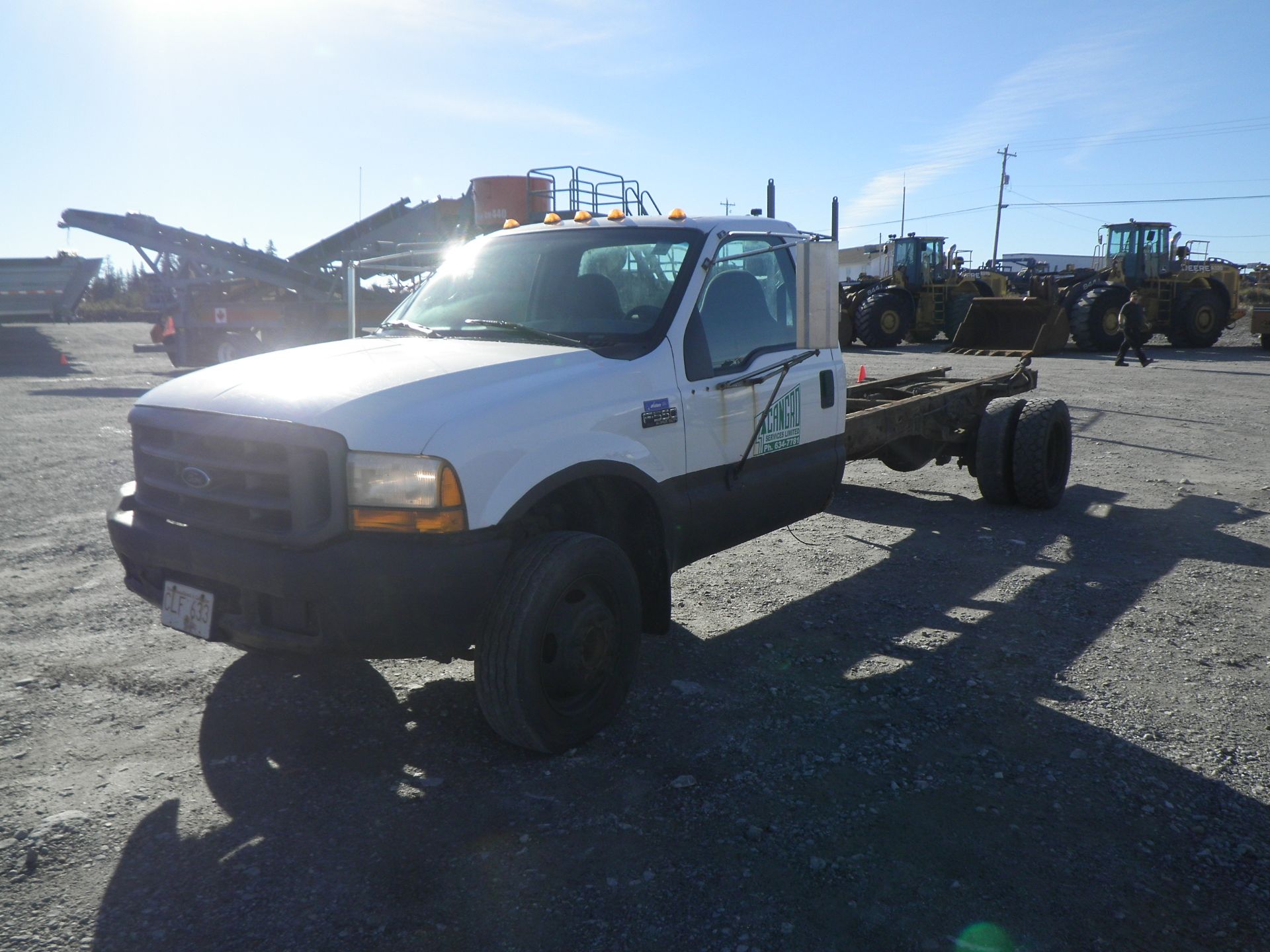 1999 FORD 550 SUPER DUTY CAB & CHASSIS W/ 7.3 LITRE FORD DIESEL, AUTO TRANS., S/N 1FDAF56F0XEE95353,