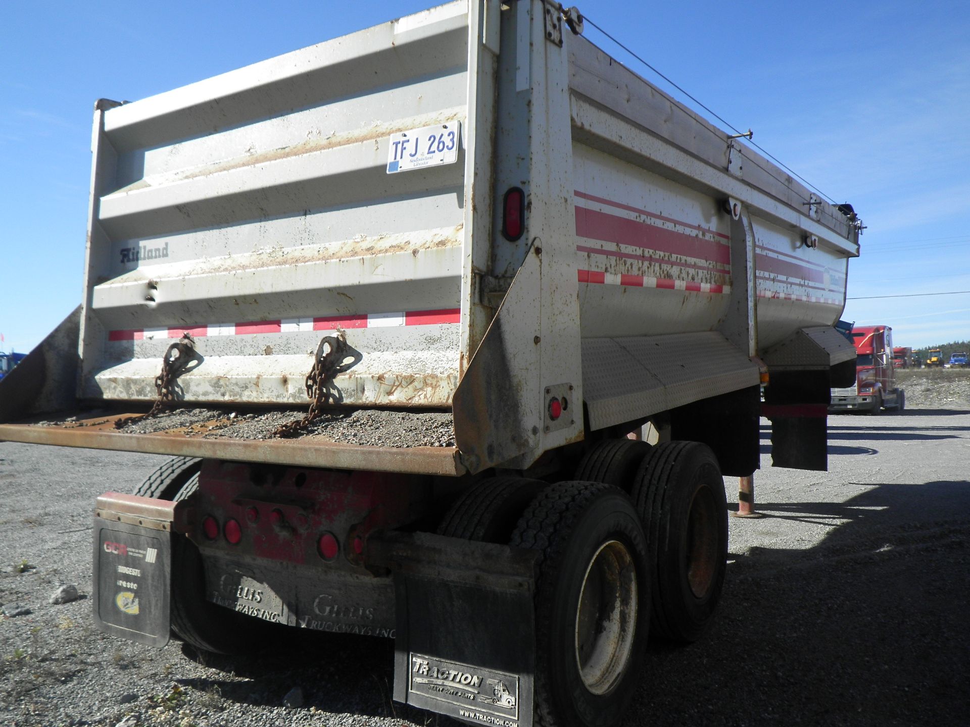 2004 MIDLAND MODEL SK2400 T/A END DUMP TRAILER C/W MANUAL ROLL TARP & 11R 22.5 TIRES, S/N - Image 3 of 4