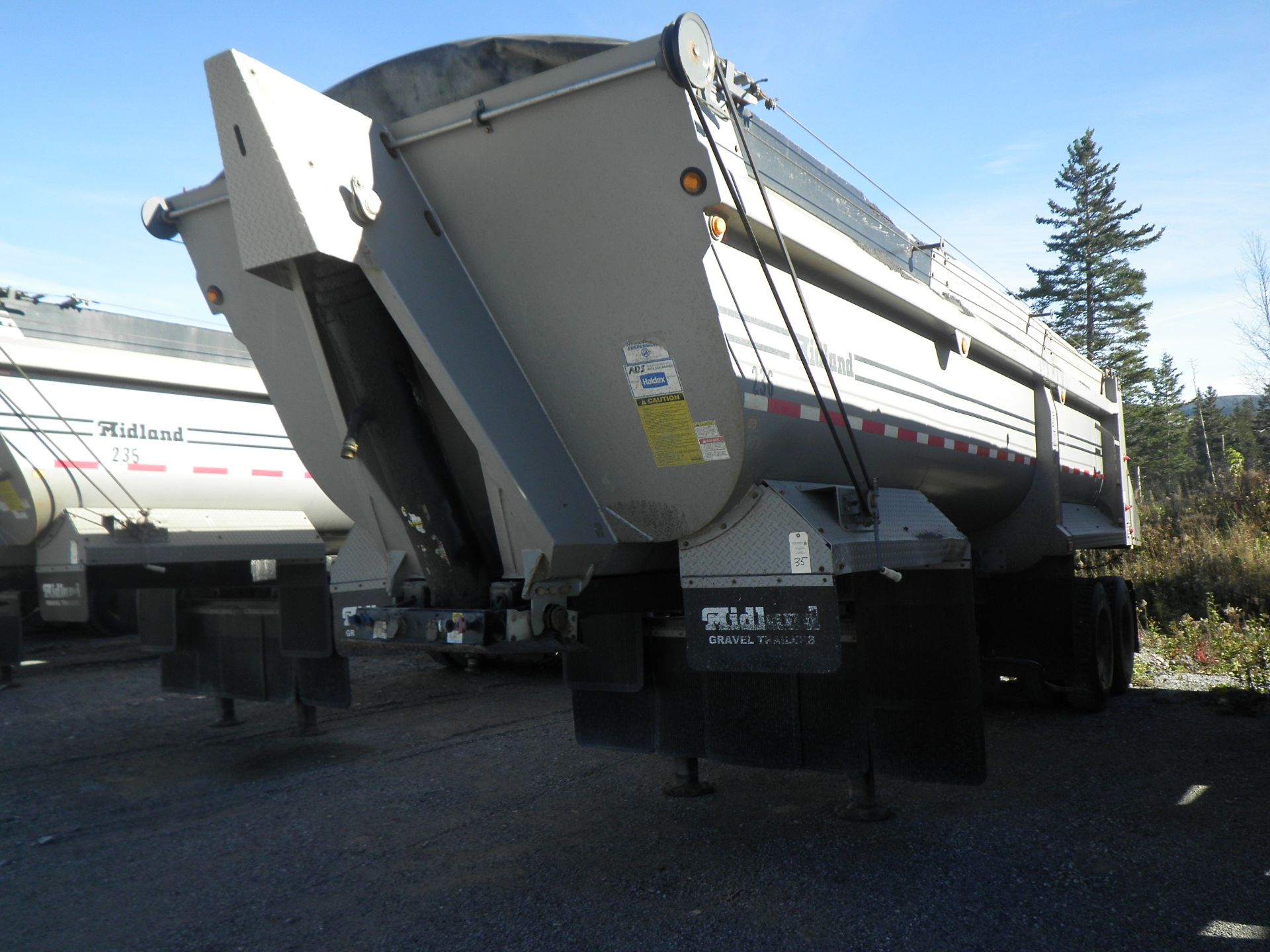 2008 MIDLAND MODEL SK-2400 T/A END DUMP TRAILER C/W MANUAL ROLL TARP & 11R 22.5 TIRES, S/N